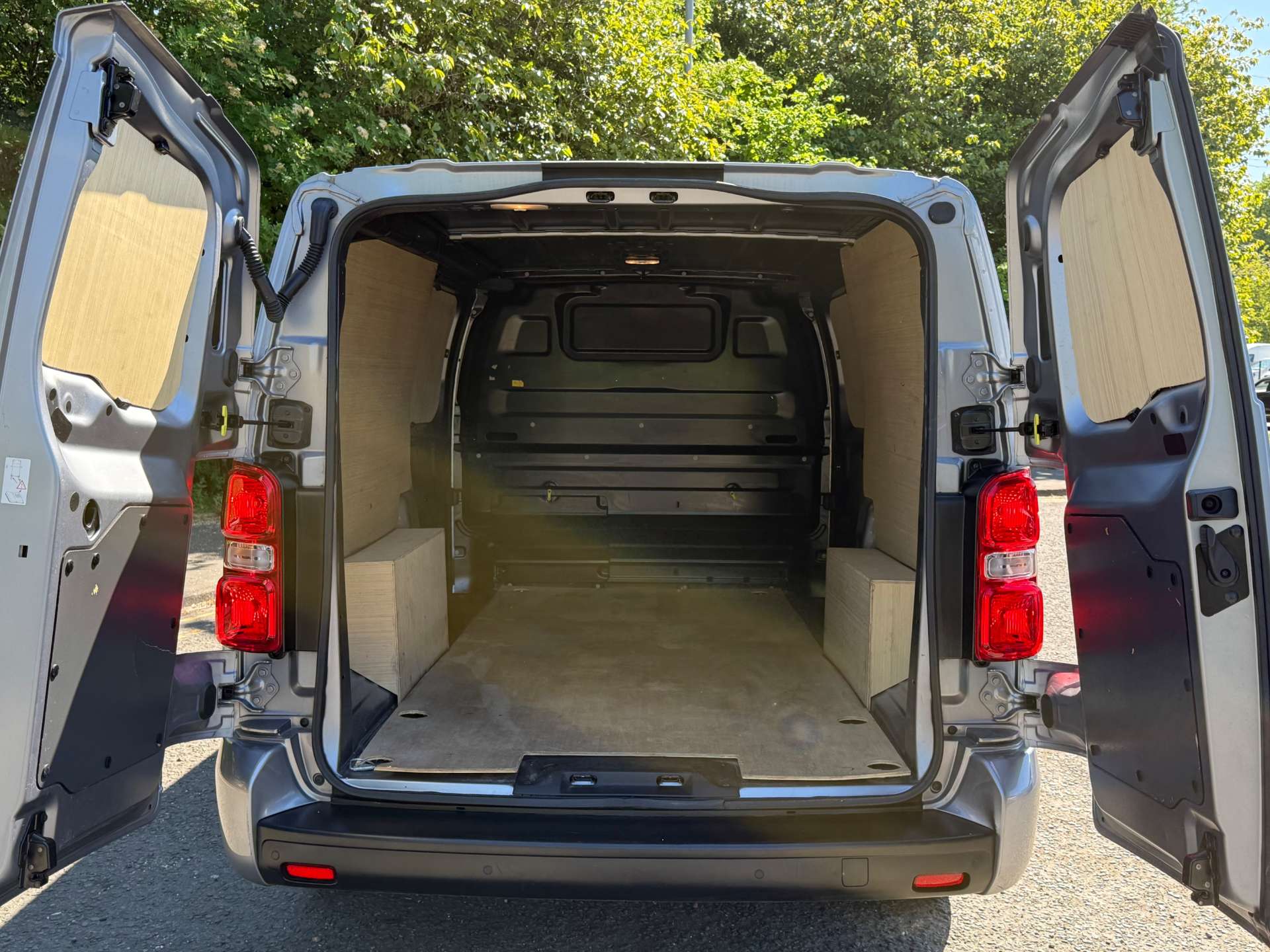 VAUXHALL VIVARO F3100 Sportive L2 #15