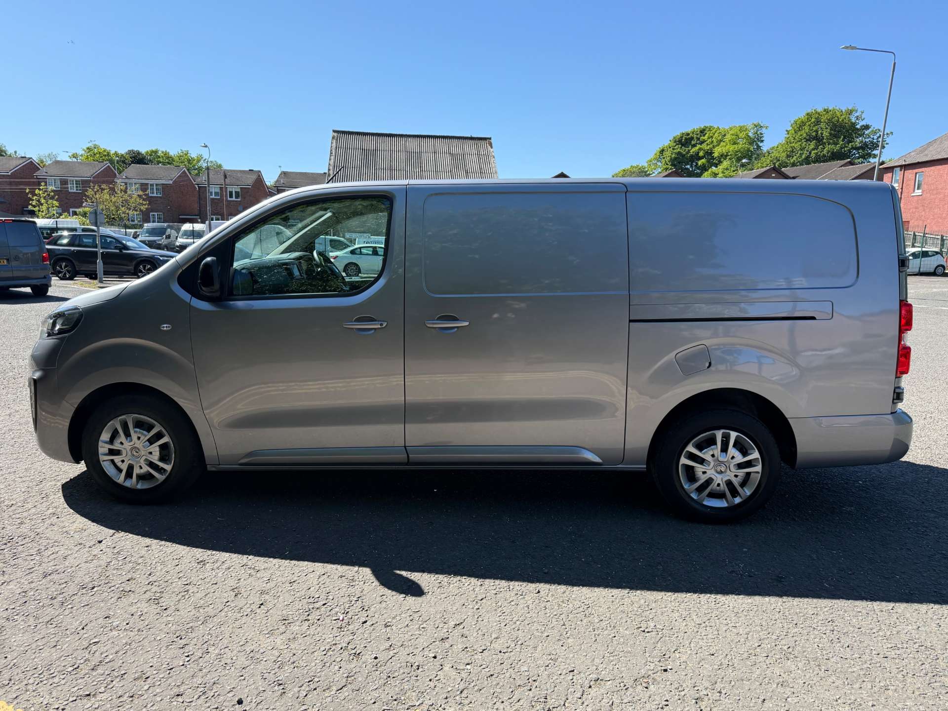 VAUXHALL VIVARO F3100 Sportive L2 #16