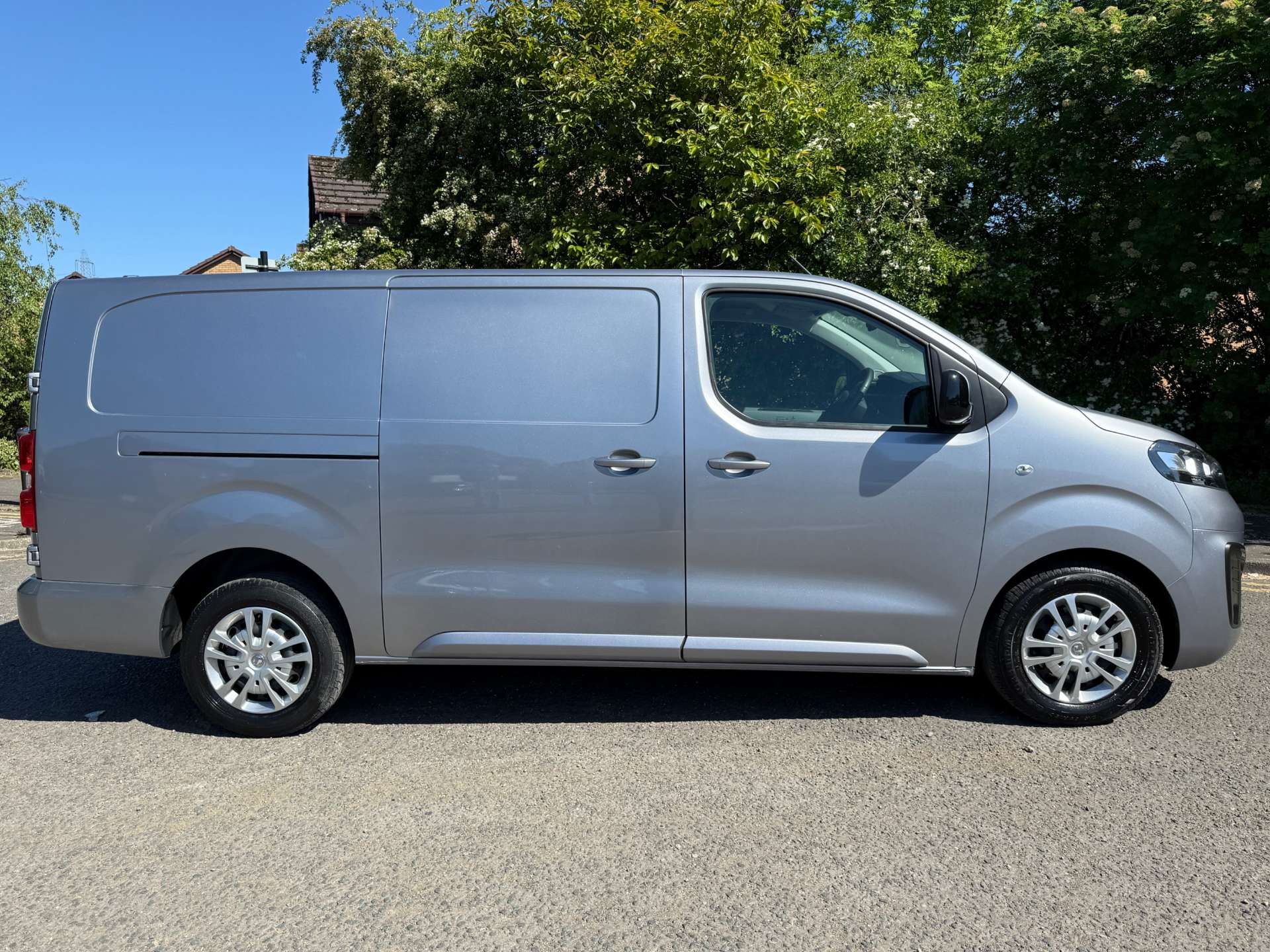 VAUXHALL VIVARO F3100 Sportive L2 #17