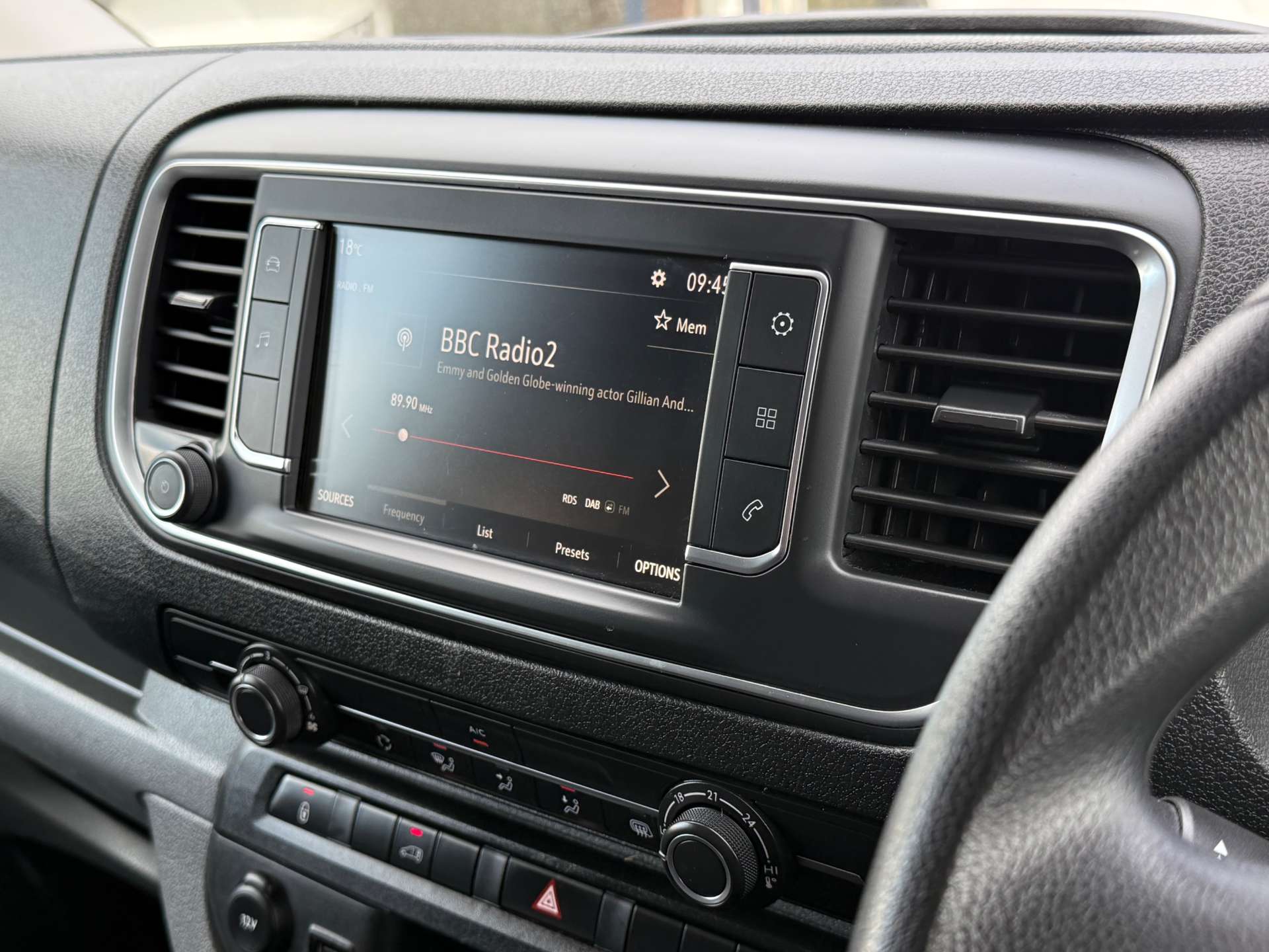VAUXHALL VIVARO F3100 Sportive L2 #18