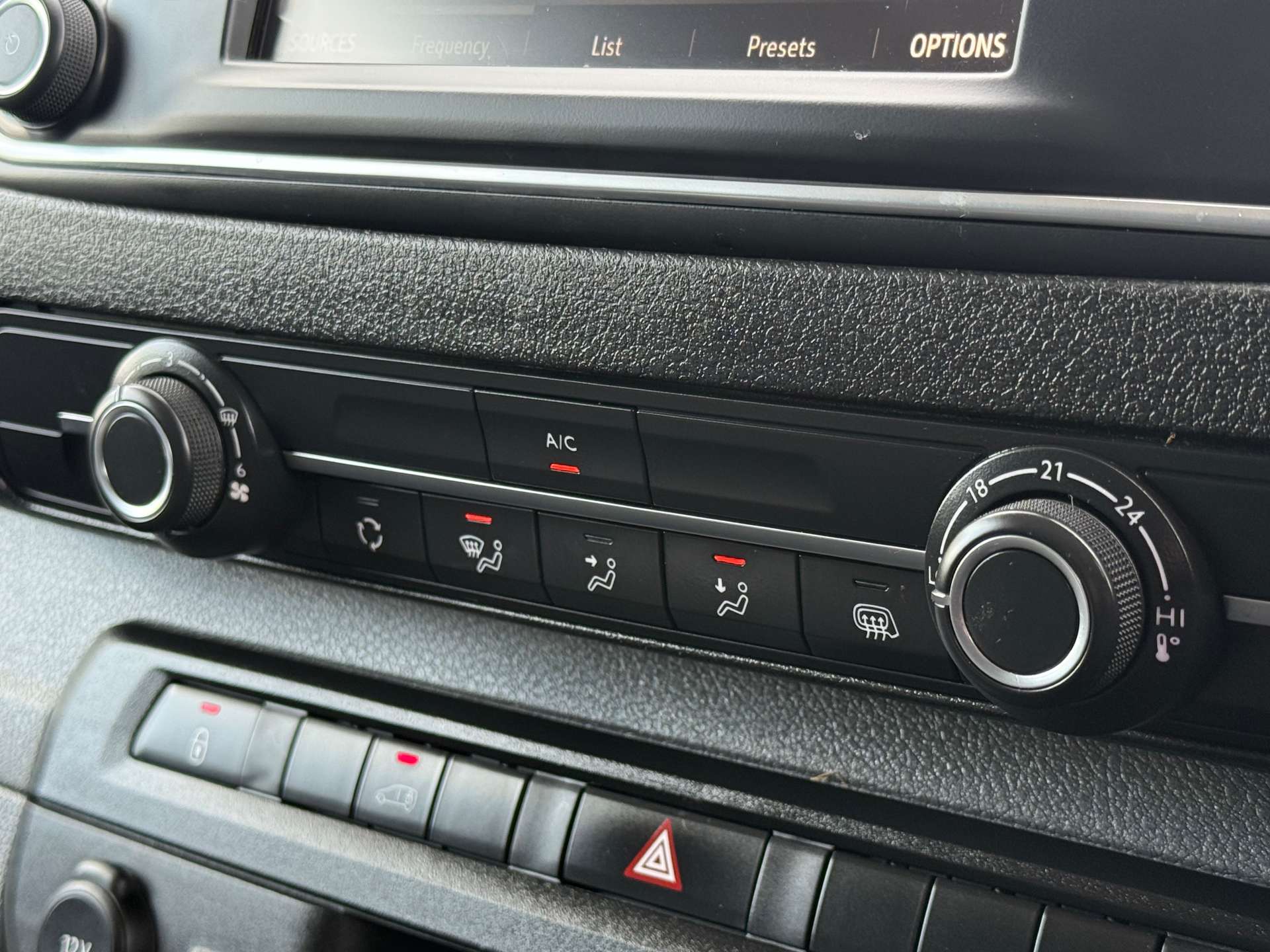 VAUXHALL VIVARO F3100 Sportive L2 #19
