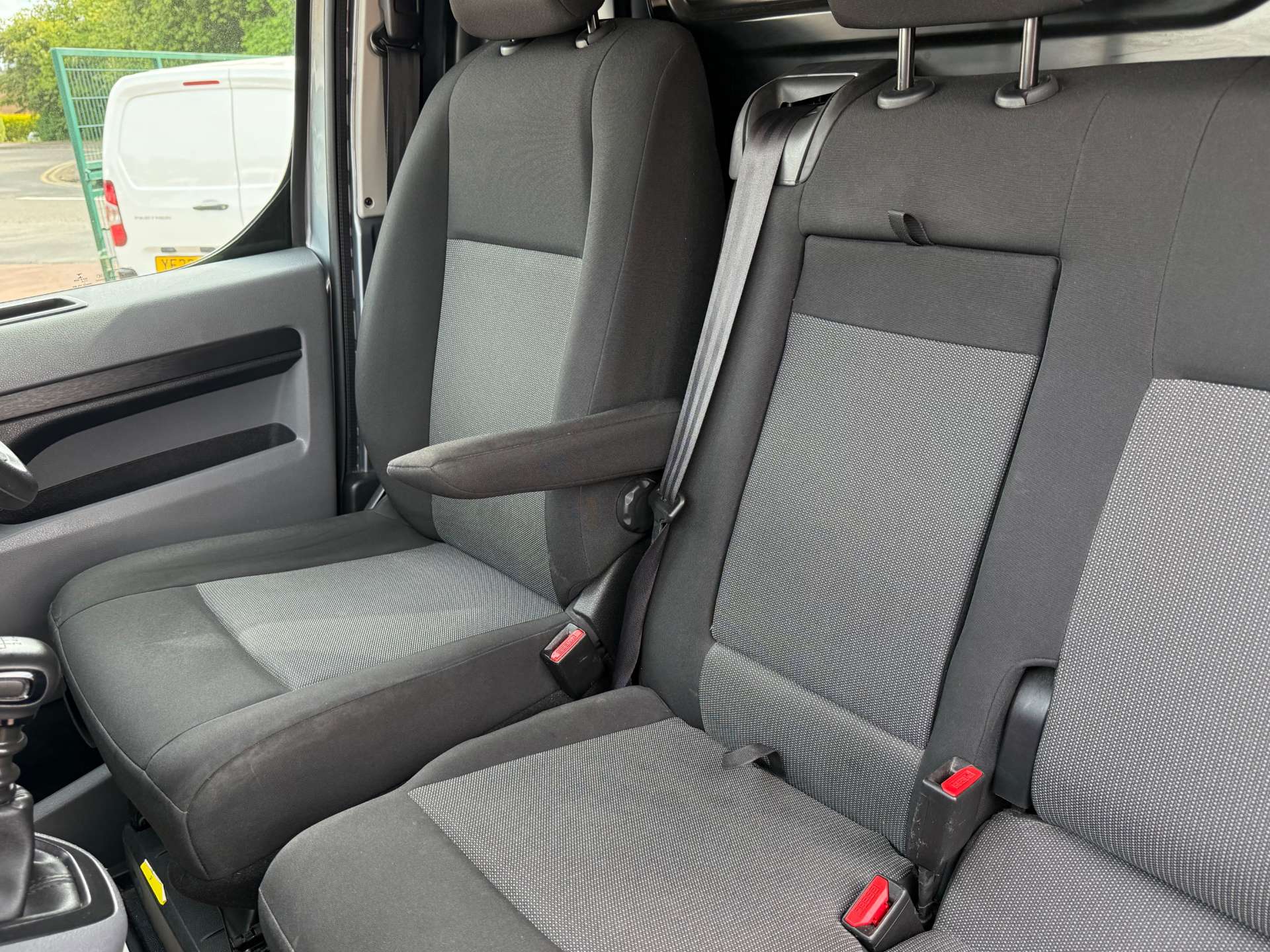 VAUXHALL VIVARO F3100 Sportive L2 #25
