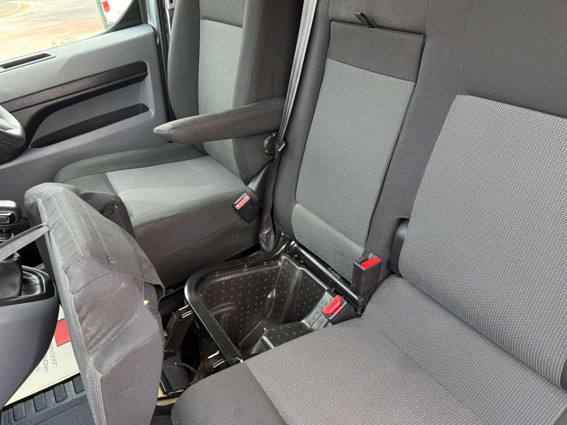 VAUXHALL VIVARO F3100 Sportive L2 #27