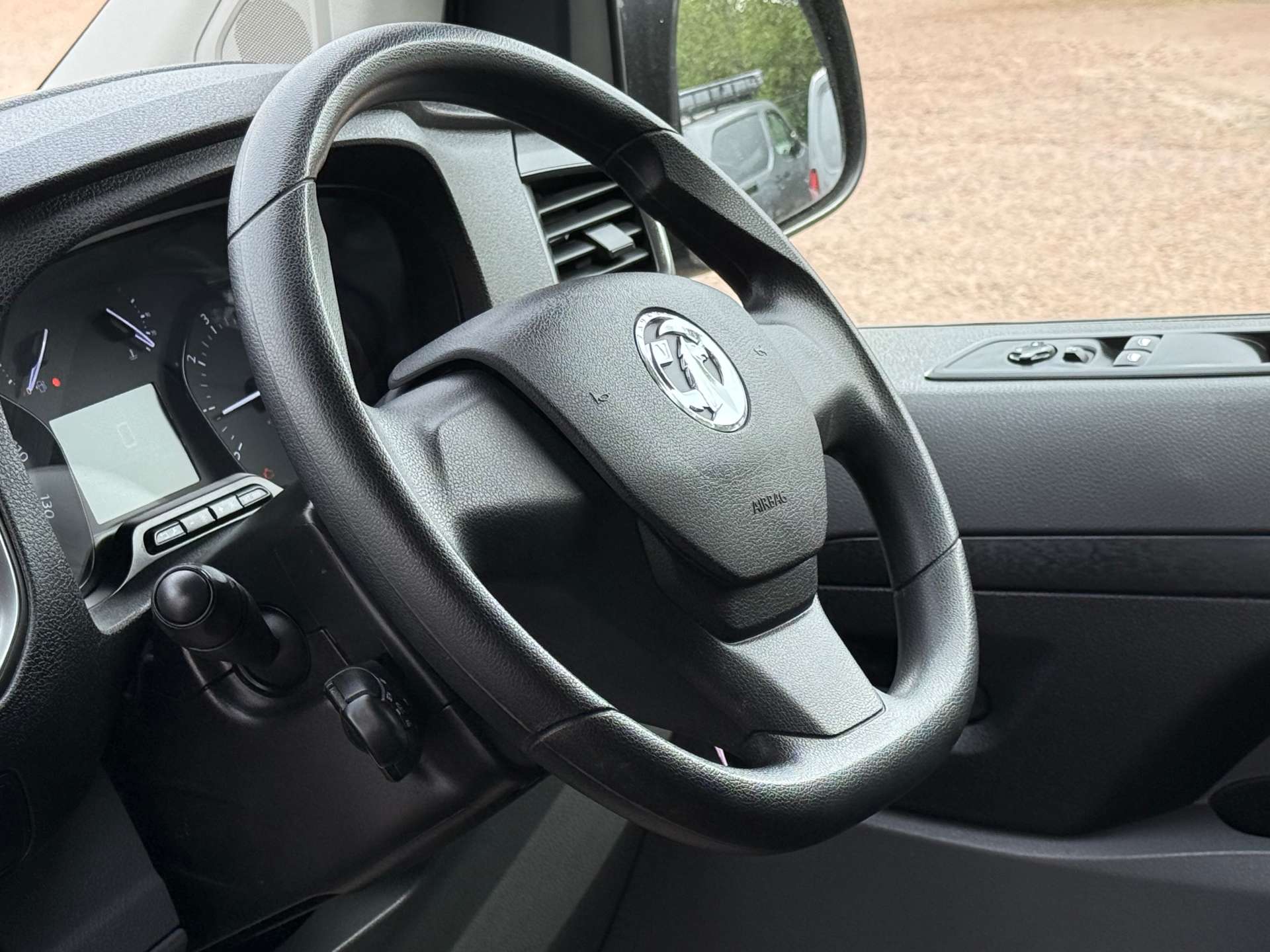 VAUXHALL VIVARO F3100 Sportive L2 #28