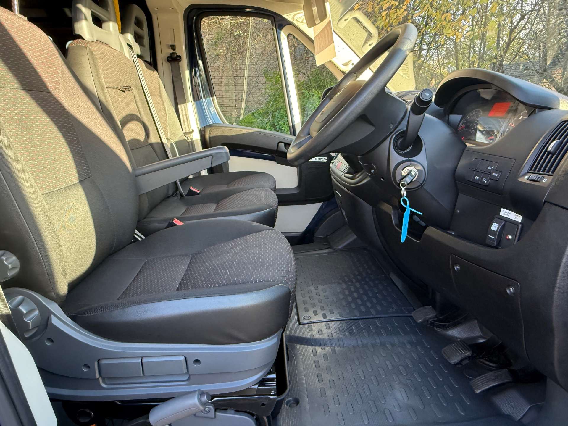 PEUGEOT BOXER 440 L4H2 BLUE HDi 17 Seat Bus #5