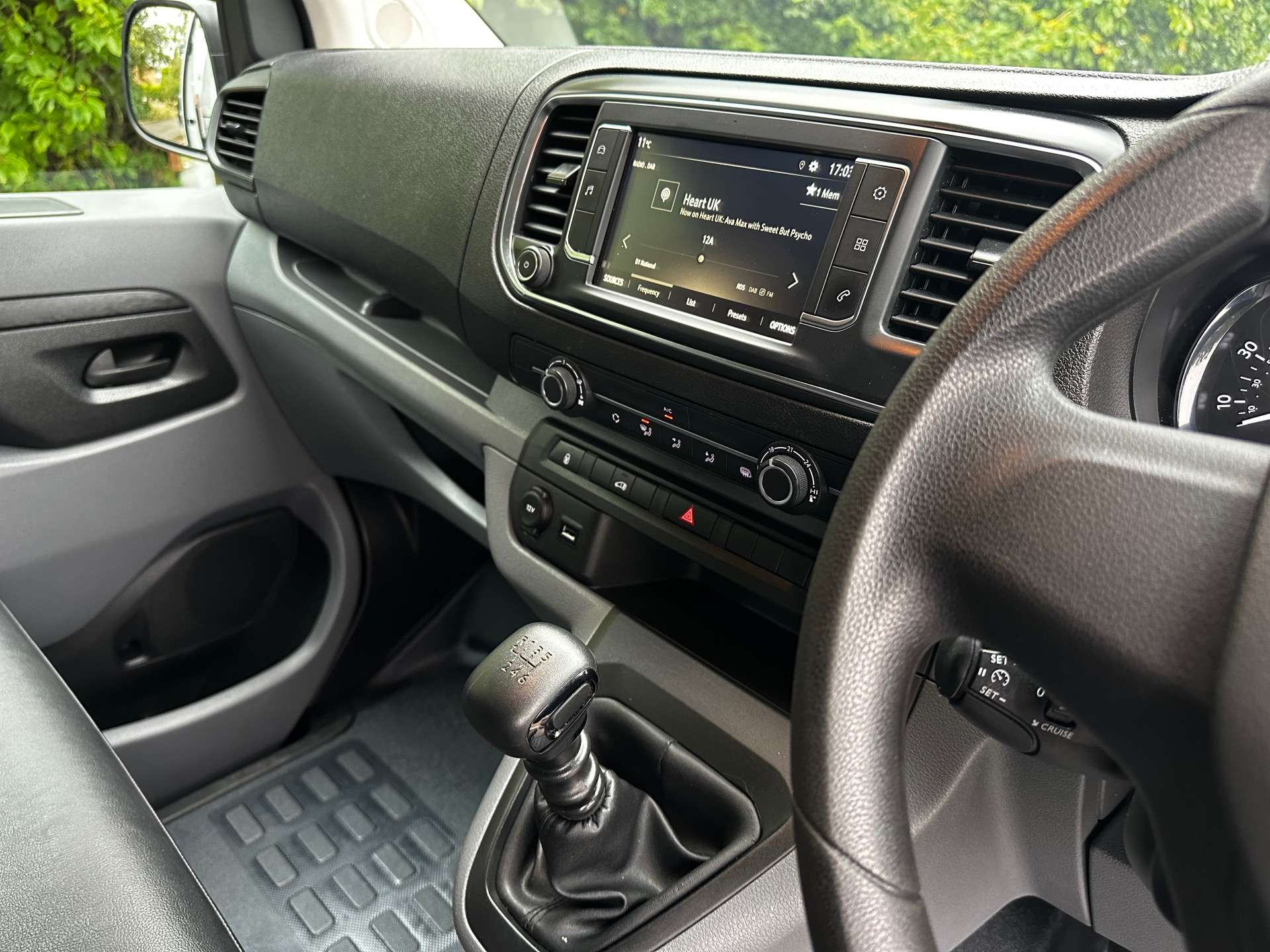 VAUXHALL VIVARO 2900 Dynamic L2 (Choice) #18