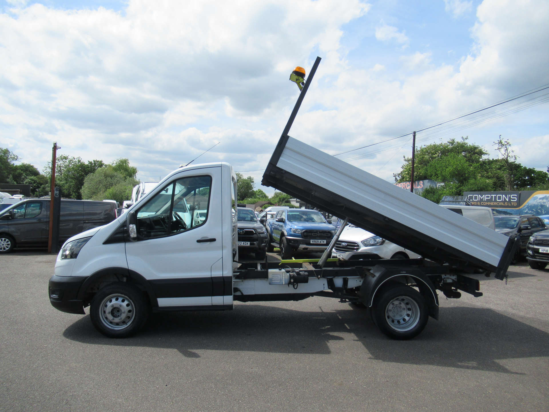 FORD TRANSIT 2.0 350 EcoBlue Leader Tipper 2dr Diesel Auto L2 Euro 6 (s/s) (1-Way, 1-Stop) (130 ps) #3