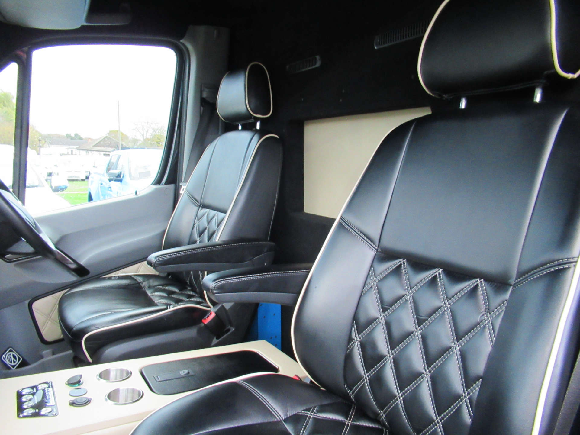 MERCEDES-BENZ SPRINTER 3.0 Sprinter 319 CDI 8 seater party bus limo #11