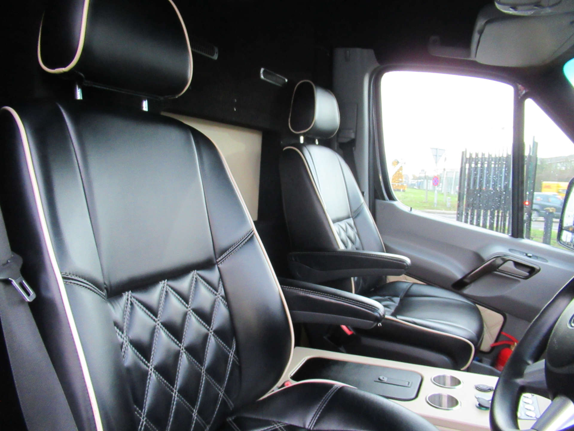 MERCEDES-BENZ SPRINTER 3.0 Sprinter 319 CDI 8 seater party bus limo #28