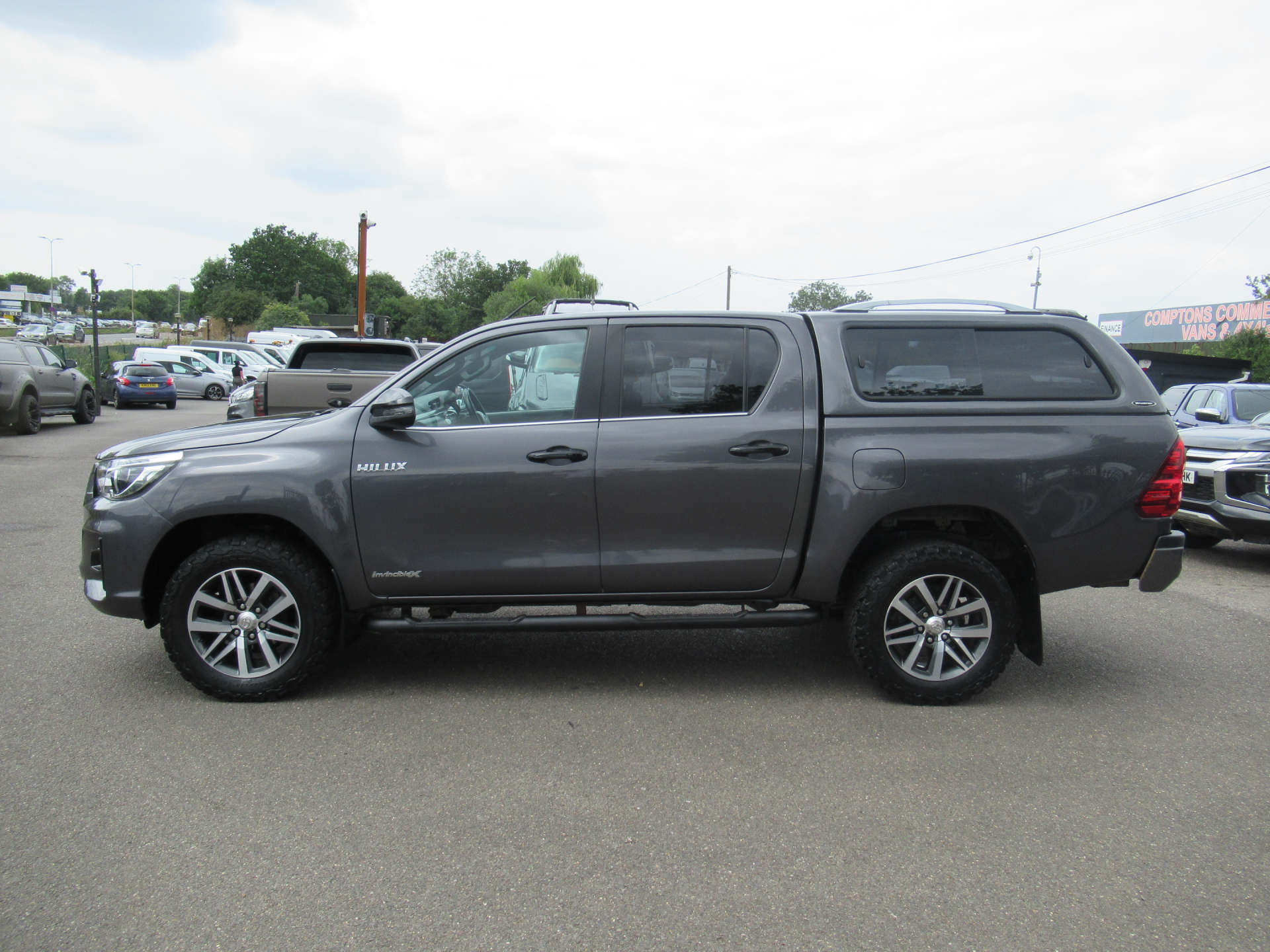 TOYOTA HILUX 2.4 HI-Luxury Invincible X D-4D 4WD Double Cab Auto 4WD 5dr #3