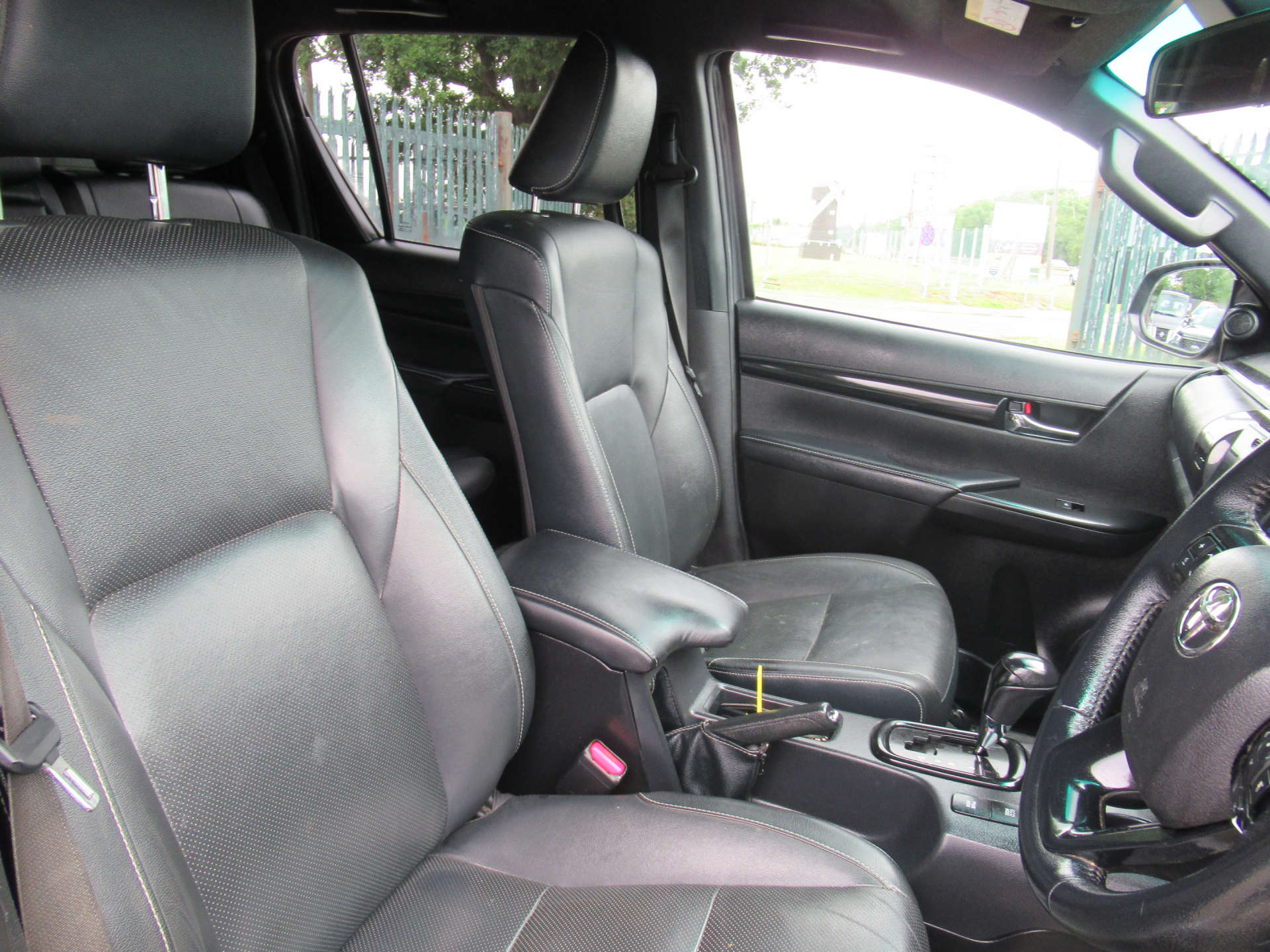 TOYOTA HILUX 2.4 HI-Luxury Invincible X D-4D 4WD Double Cab Auto 4WD 5dr #16