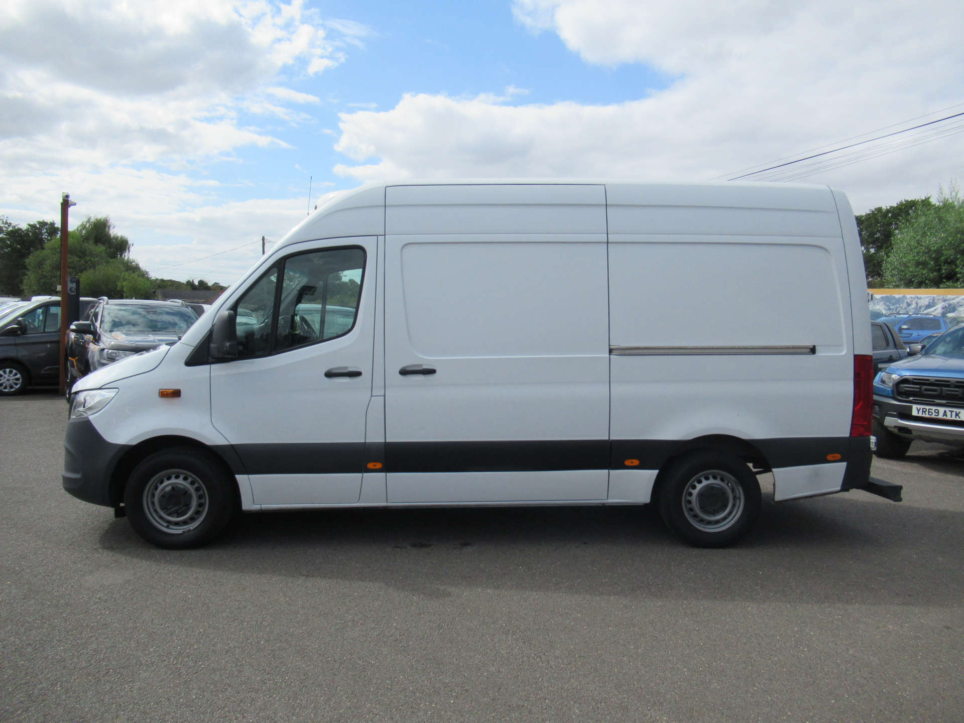 MERCEDES-BENZ sprinter 315 progressive mwb fridge freezer van with overnight standby #3