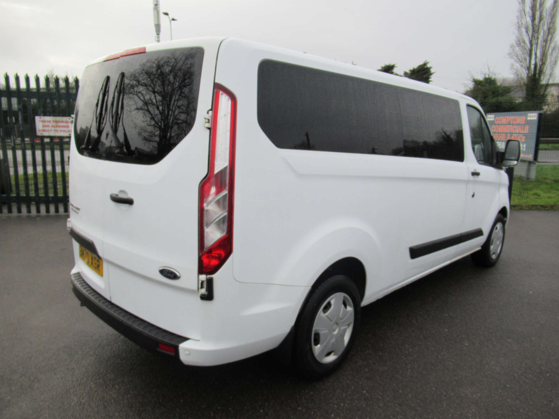 FORD TRANSIT CUSTOM 2.0 320 EcoBlue Trend Kombi Double Cab 5dr Diesel Manual L2 H1 Euro 6 (s/s) (9 Seat) (130 ps) #13