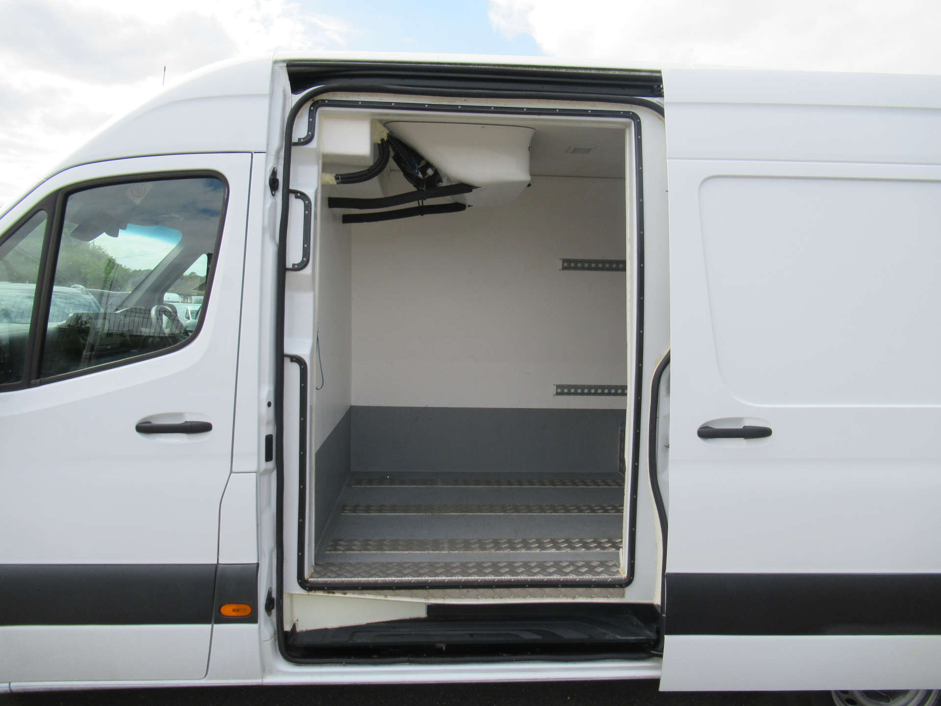 MERCEDES-BENZ sprinter 315 progressive mwb fridge freezer van with overnight standby #5