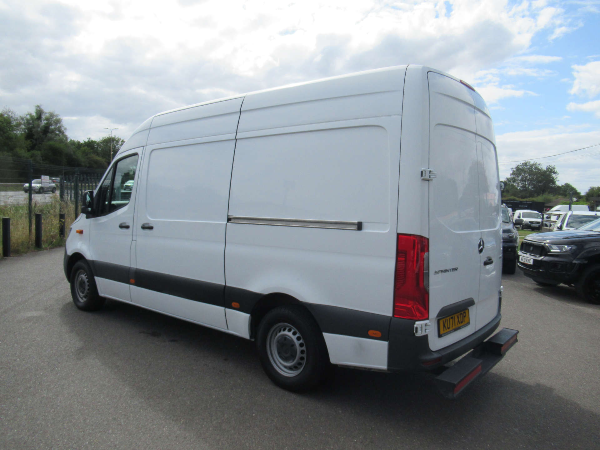 MERCEDES-BENZ sprinter 315 progressive mwb fridge freezer van with overnight standby #7