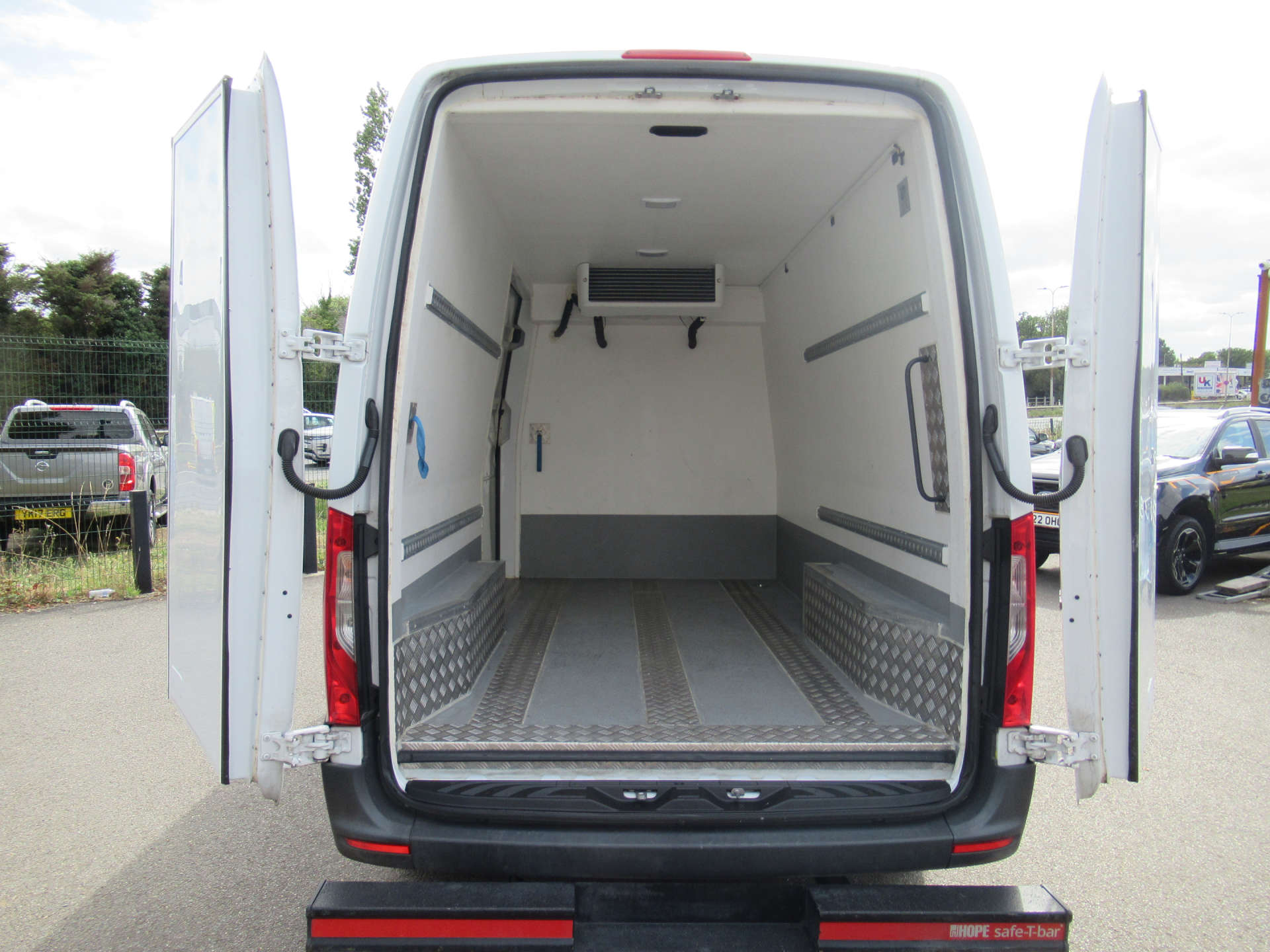 MERCEDES-BENZ sprinter 315 progressive mwb fridge freezer van with overnight standby #11