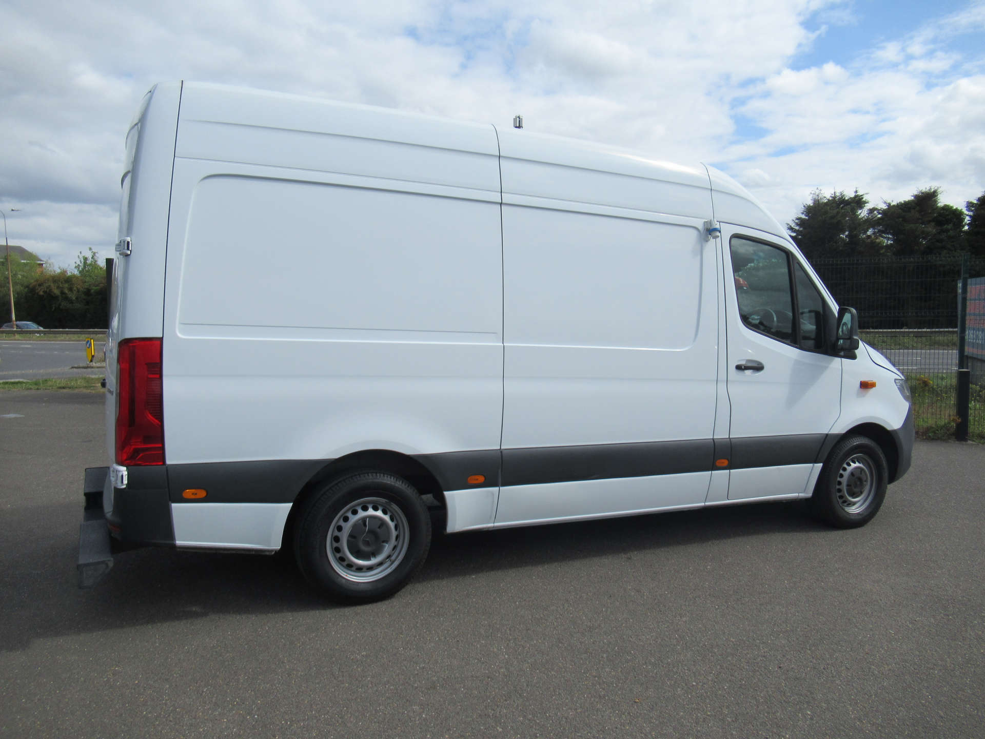 MERCEDES-BENZ sprinter 315 progressive mwb fridge freezer van with overnight standby #15
