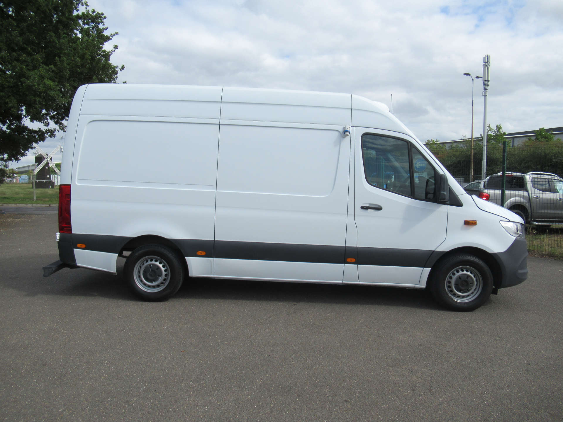 MERCEDES-BENZ sprinter 315 progressive mwb fridge freezer van with overnight standby #16