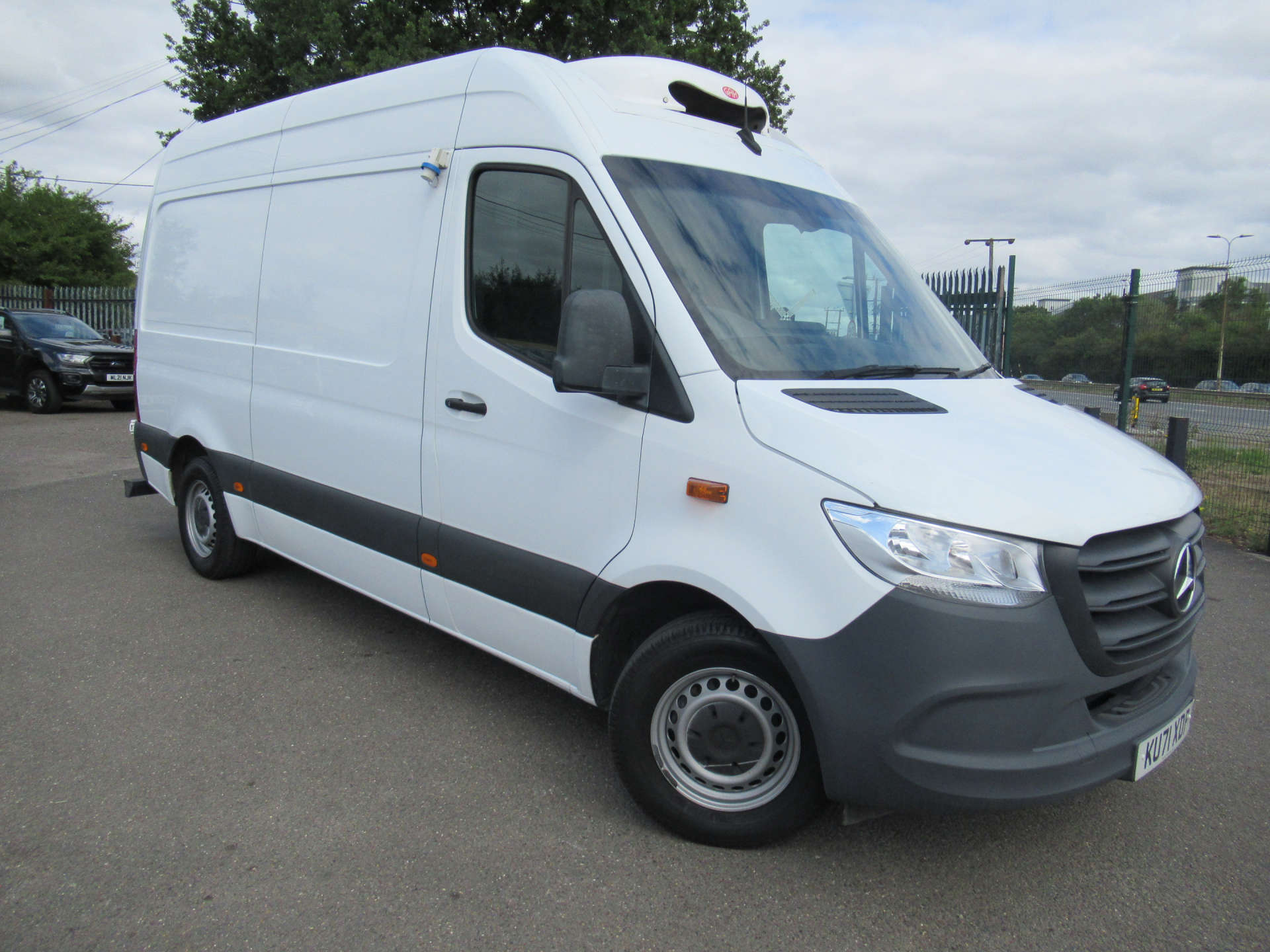 MERCEDES-BENZ sprinter 315 progressive mwb fridge freezer van with overnight standby #30