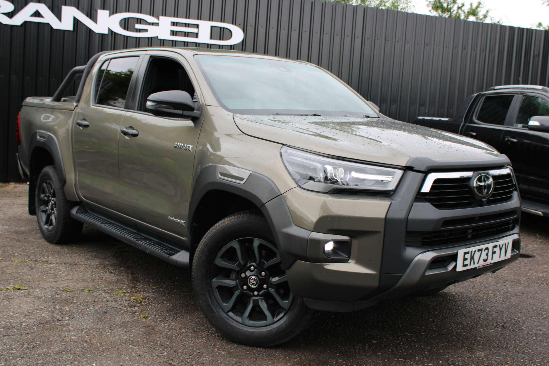 TOYOTA HILUX 2.8 HI-Luxury Invincible X D-4D 4WD Double Cab Auto 4WD 5dr #1