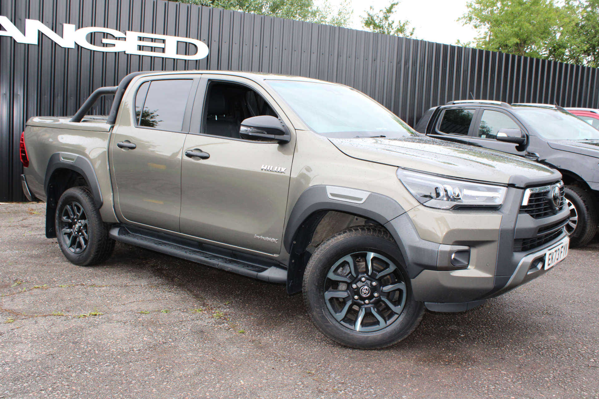 TOYOTA HILUX 2.8 HI-Luxury Invincible X D-4D 4WD Double Cab Auto 4WD 5dr #2