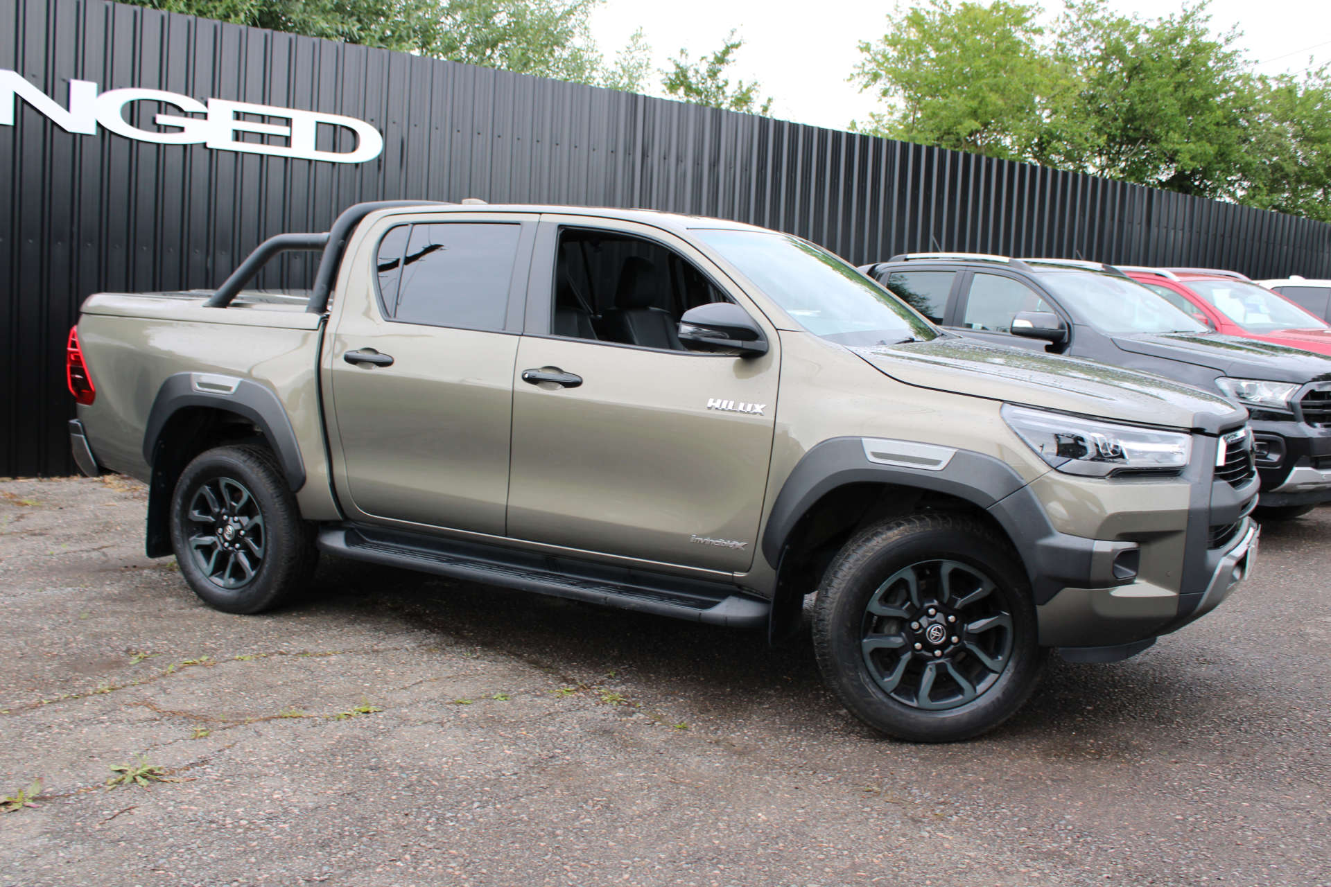 TOYOTA HILUX 2.8 HI-Luxury Invincible X D-4D 4WD Double Cab Auto 4WD 5dr #3