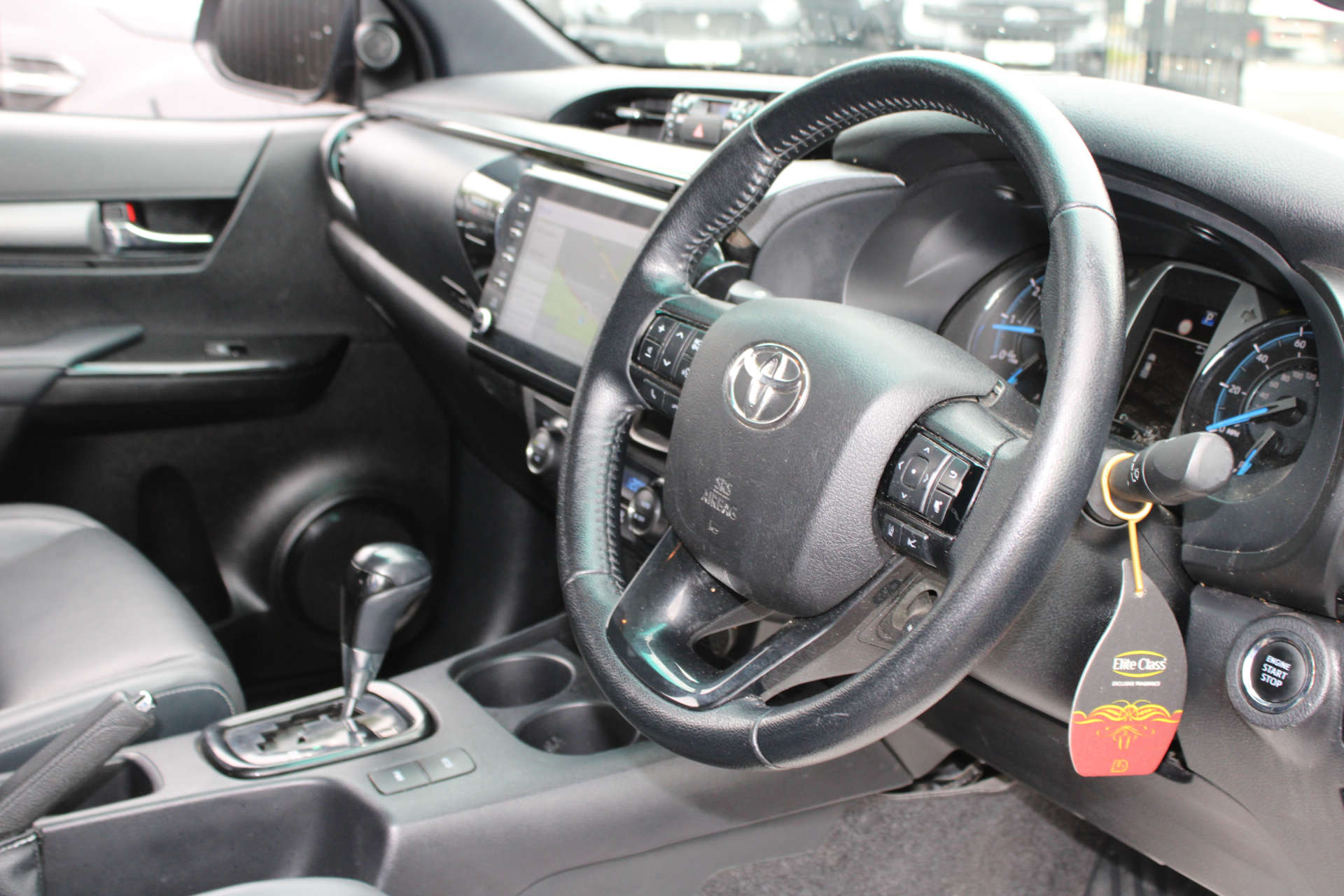 TOYOTA HILUX 2.8 HI-Luxury Invincible X D-4D 4WD Double Cab Auto 4WD 5dr #6