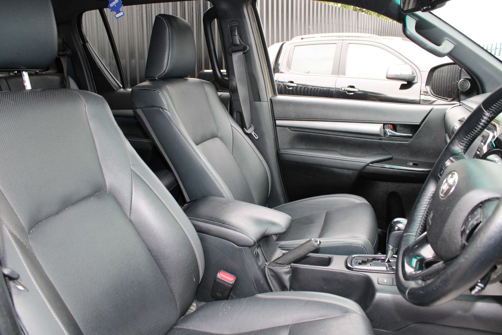 TOYOTA HILUX 2.8 HI-Luxury Invincible X D-4D 4WD Double Cab Auto 4WD 5dr #7