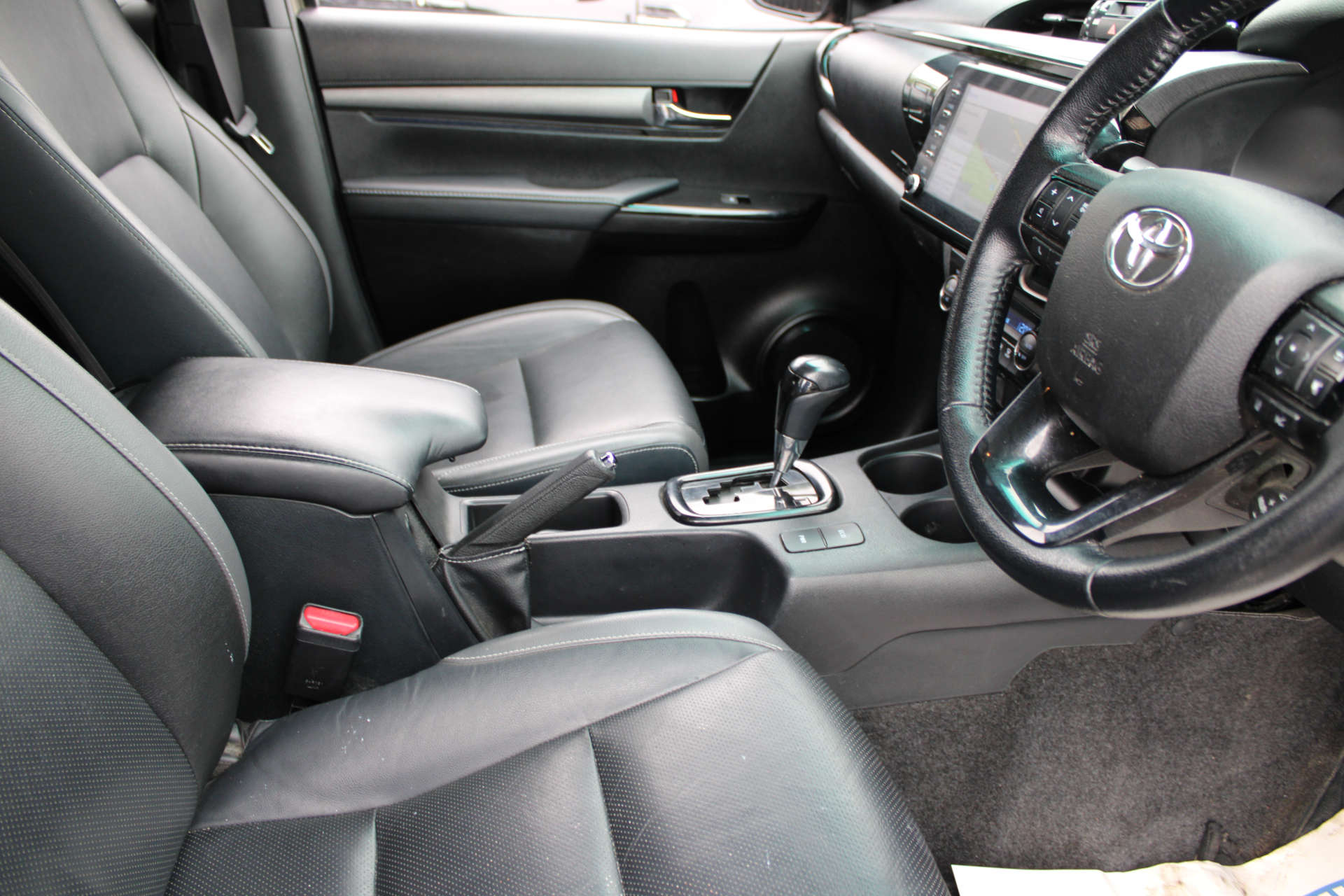 TOYOTA HILUX 2.8 HI-Luxury Invincible X D-4D 4WD Double Cab Auto 4WD 5dr #8
