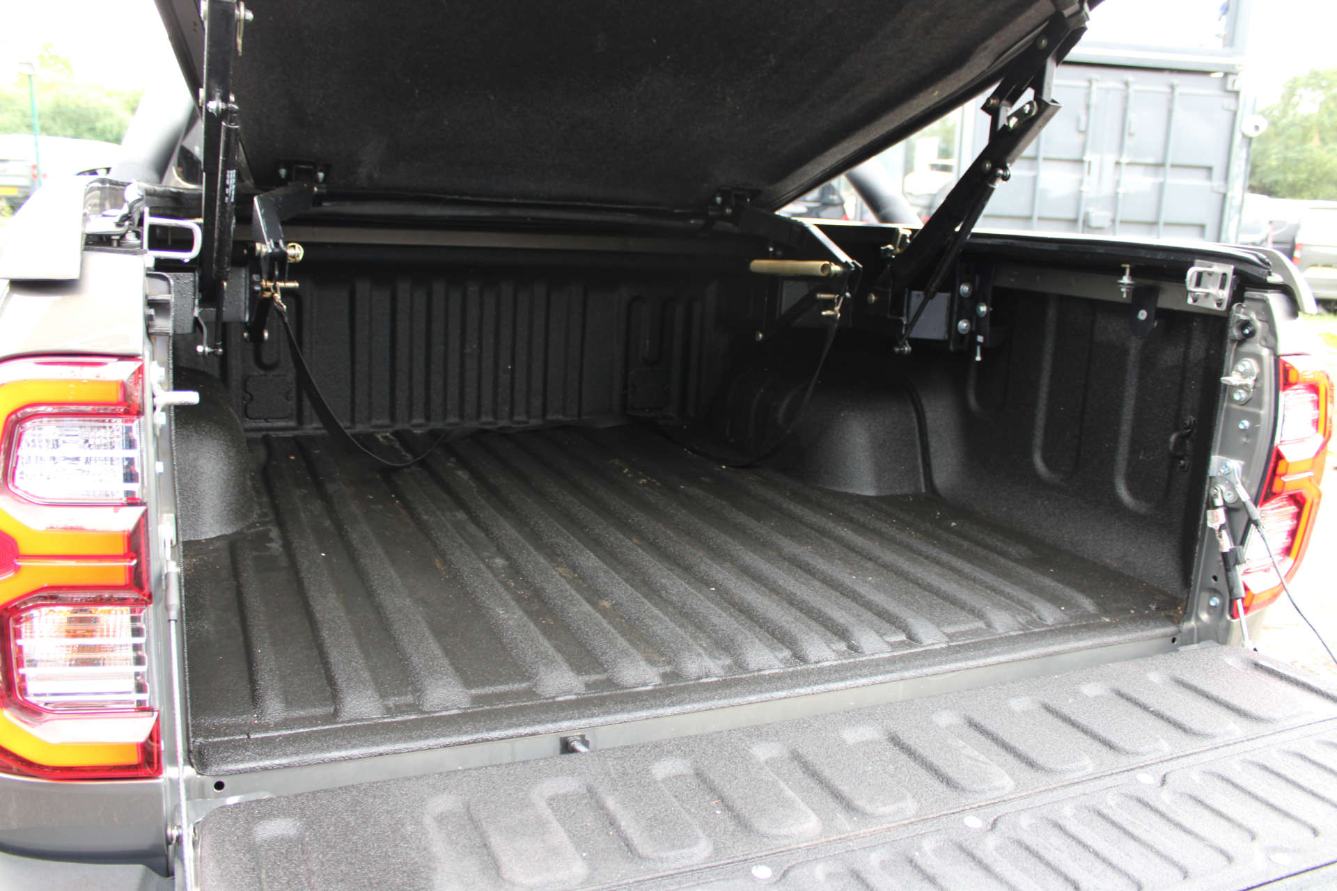 TOYOTA HILUX 2.8 HI-Luxury Invincible X D-4D 4WD Double Cab Auto 4WD 5dr #40