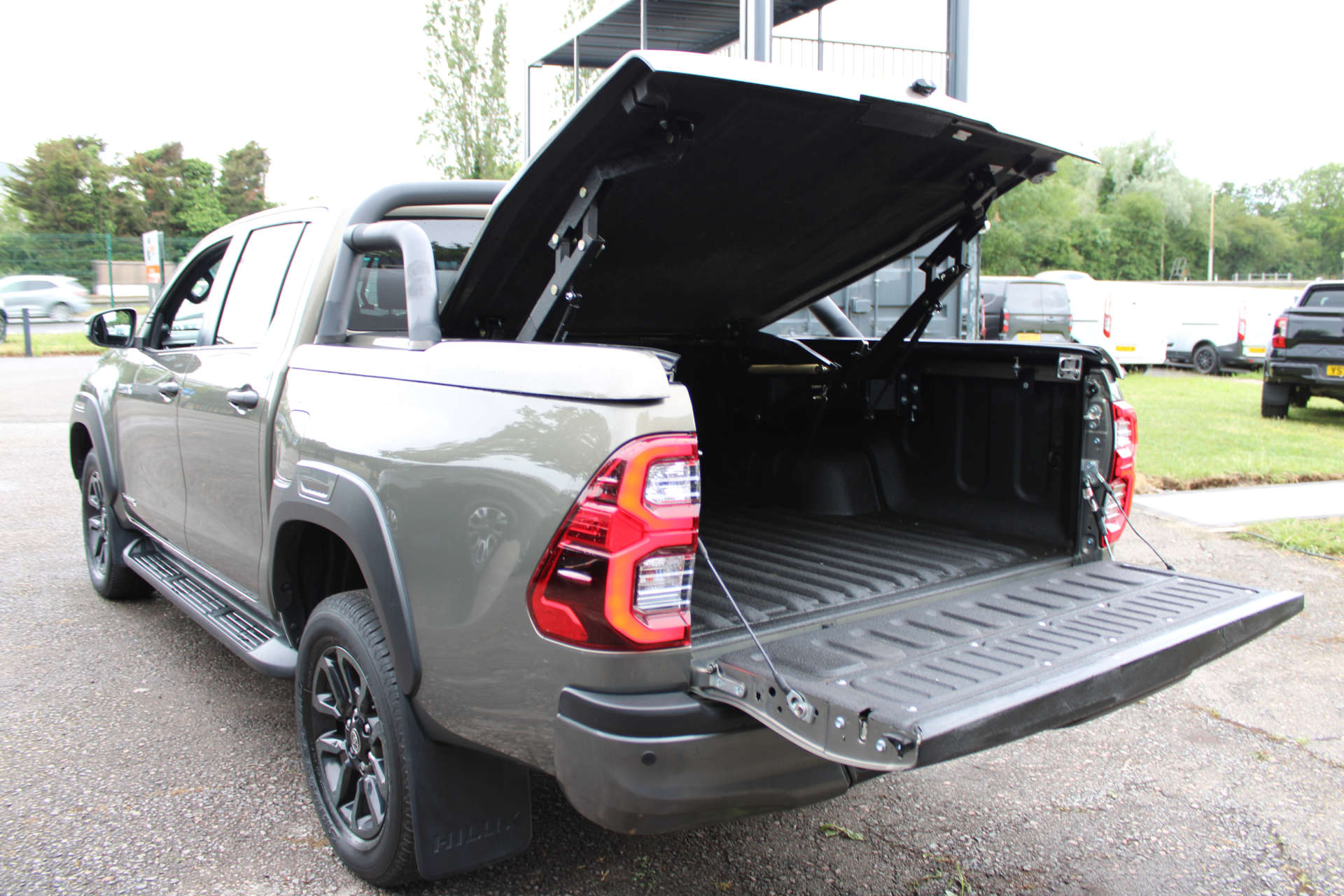 TOYOTA HILUX 2.8 HI-Luxury Invincible X D-4D 4WD Double Cab Auto 4WD 5dr #42