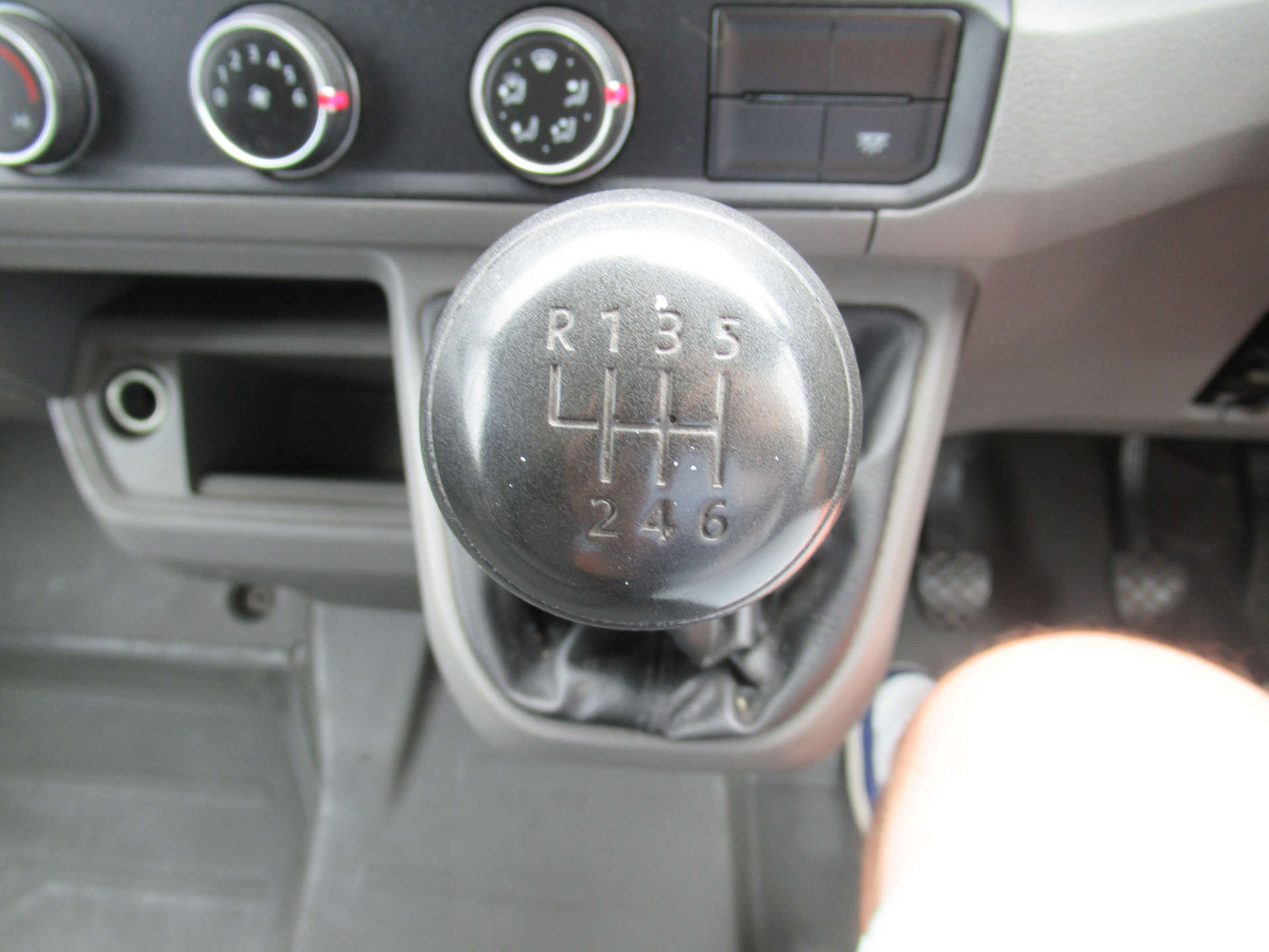 VOLKSWAGEN CRAFTER 2.0 TDI CR35 Startline Luton 2dr Diesel Manual LWB Euro 6 (s/s) (ETG) (140 ps) #19