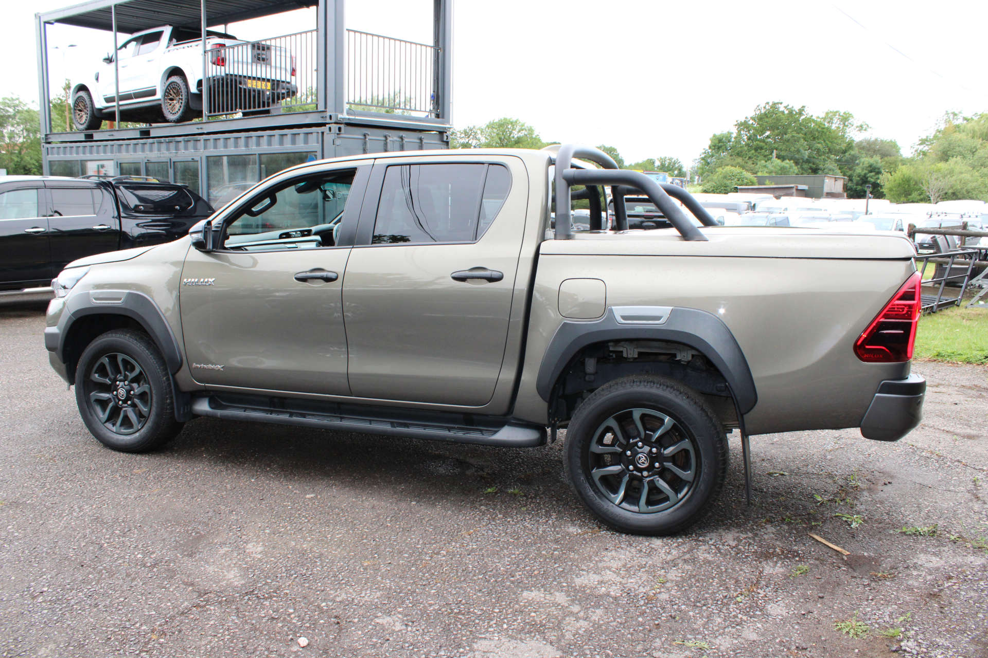 TOYOTA HILUX 2.8 HI-Luxury Invincible X D-4D 4WD Double Cab Auto 4WD 5dr #48