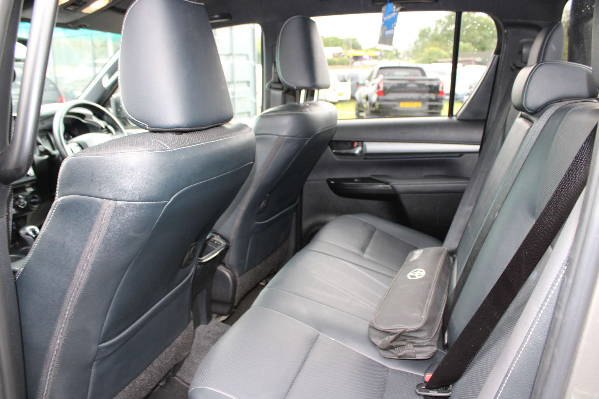 TOYOTA HILUX 2.8 HI-Luxury Invincible X D-4D 4WD Double Cab Auto 4WD 5dr #50