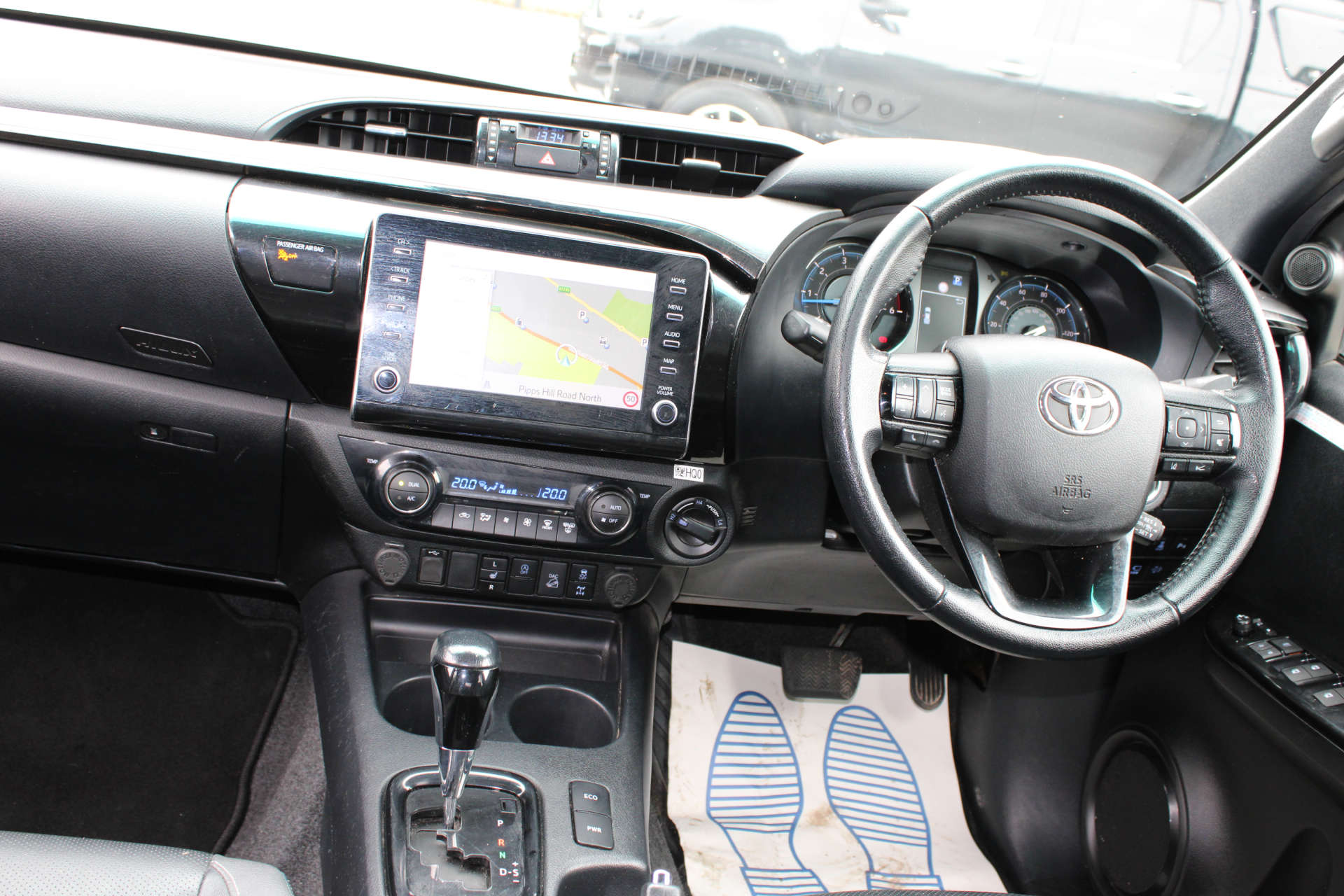 TOYOTA HILUX 2.8 HI-Luxury Invincible X D-4D 4WD Double Cab Auto 4WD 5dr #51