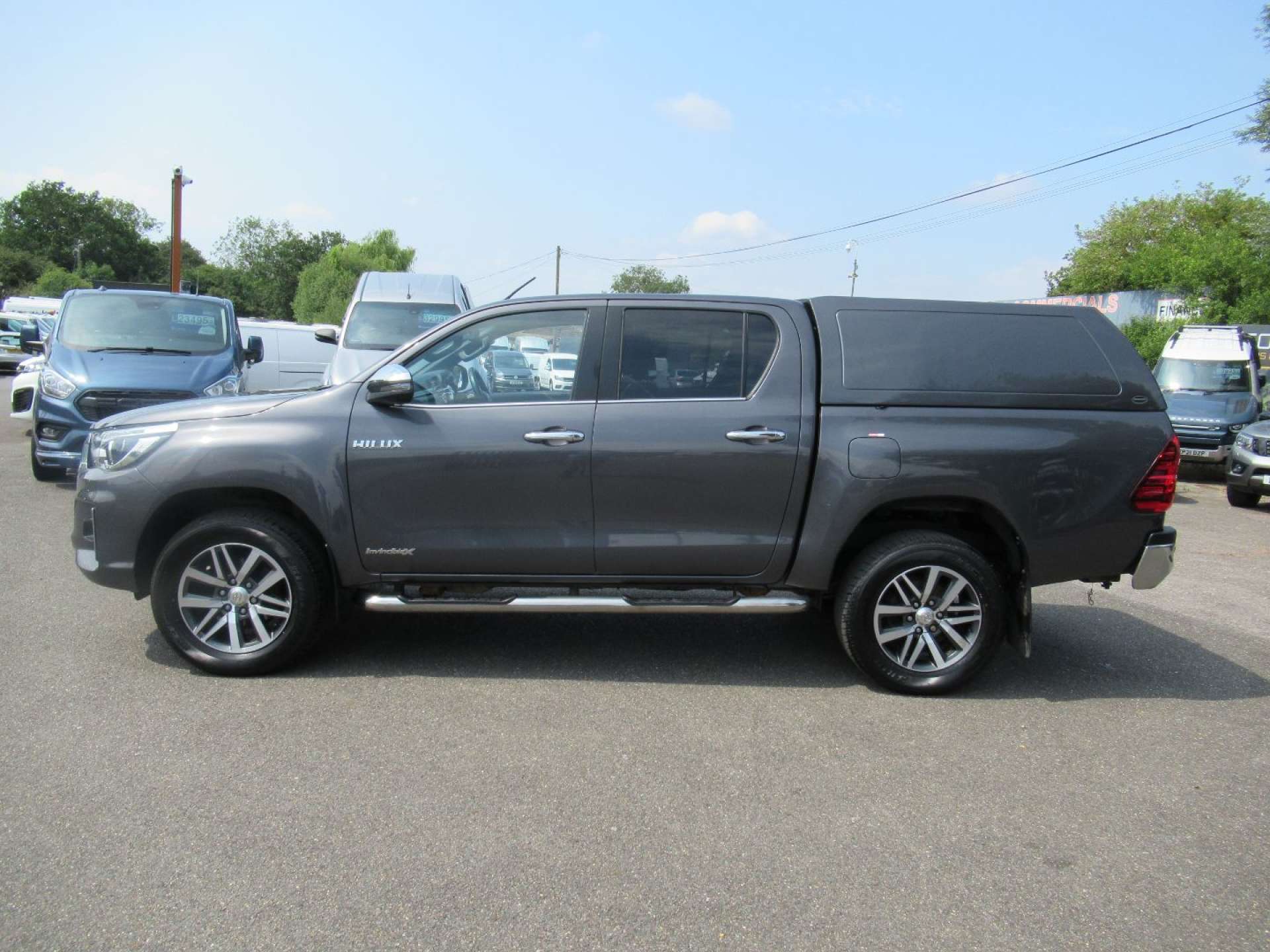 TOYOTA HILUX 2.4 HI-Luxury Invincible X D-4D 4WD Double Cab Auto 4WD 5dr #2