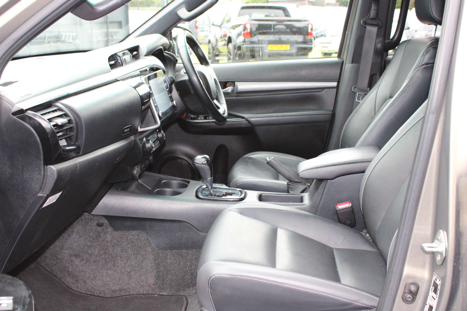 TOYOTA HILUX 2.8 HI-Luxury Invincible X D-4D 4WD Double Cab Auto 4WD 5dr #57