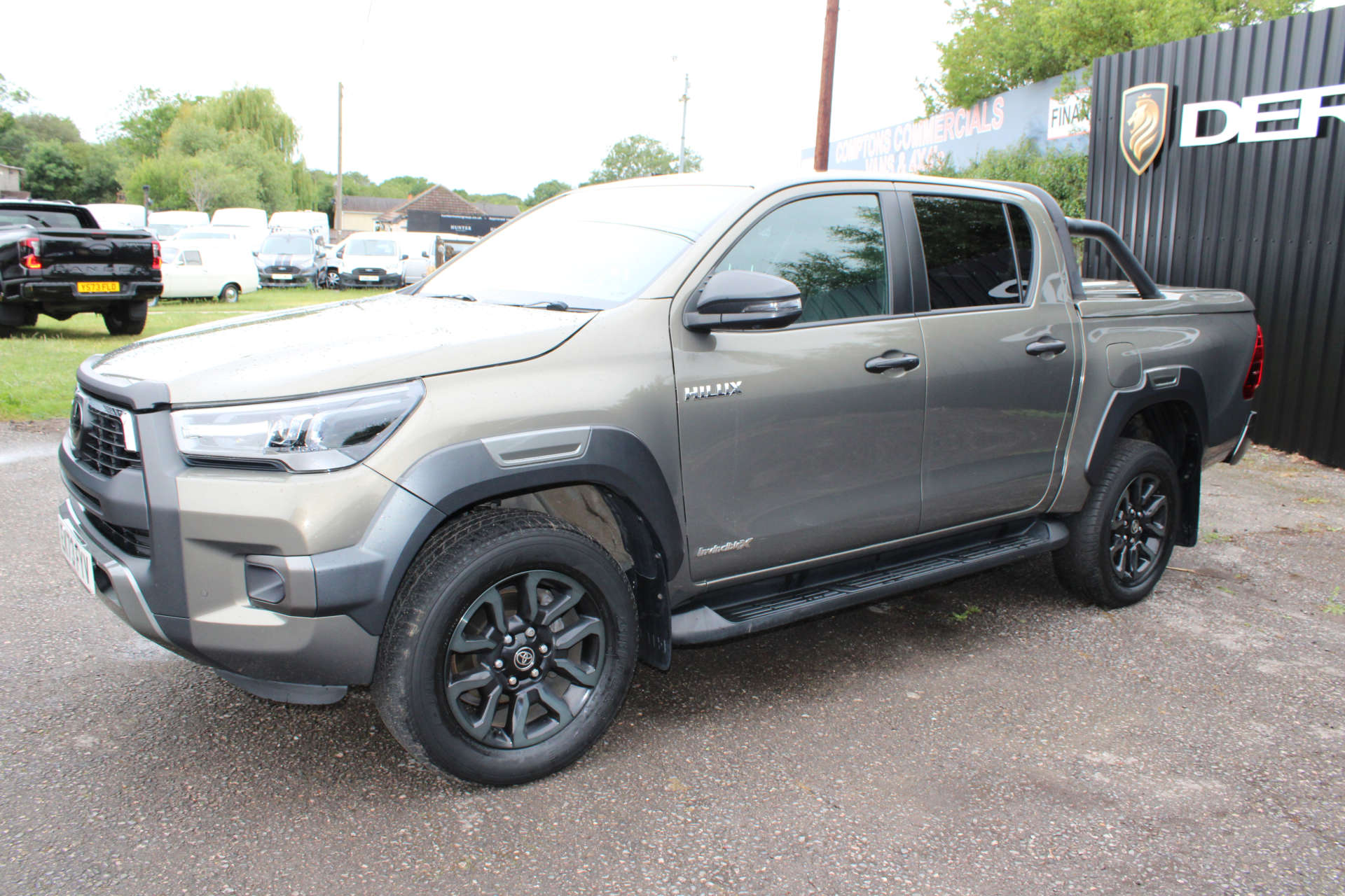 TOYOTA HILUX 2.8 HI-Luxury Invincible X D-4D 4WD Double Cab Auto 4WD 5dr #59