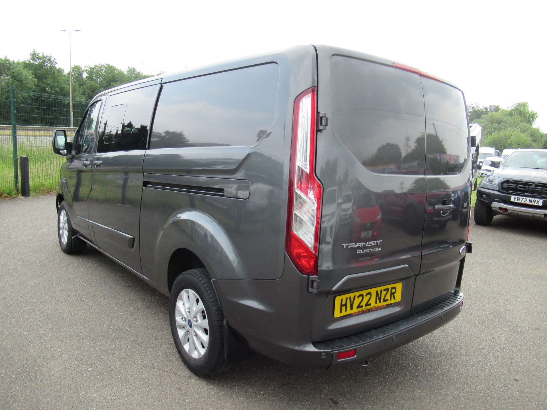 FORD CUSTOM CAB Ford Transit Custom 2.0 320 EcoBlue Limited Crew Van Double Cab 5dr Diesel Manual L2 H1 Euro 6 (s/s) (6 Seat) (130 ps) #9