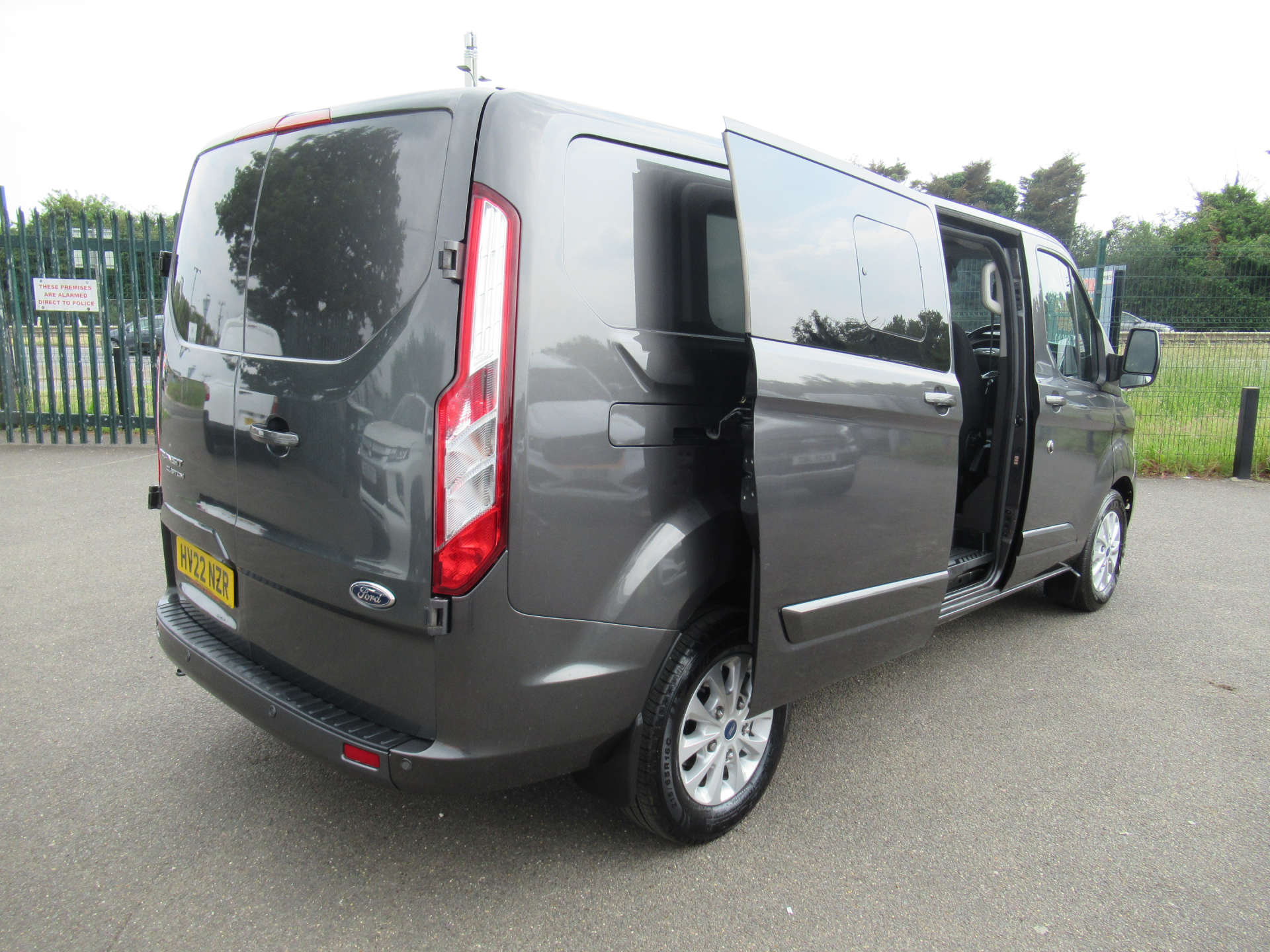 FORD CUSTOM CAB Ford Transit Custom 2.0 320 EcoBlue Limited Crew Van Double Cab 5dr Diesel Manual L2 H1 Euro 6 (s/s) (6 Seat) (130 ps) #13
