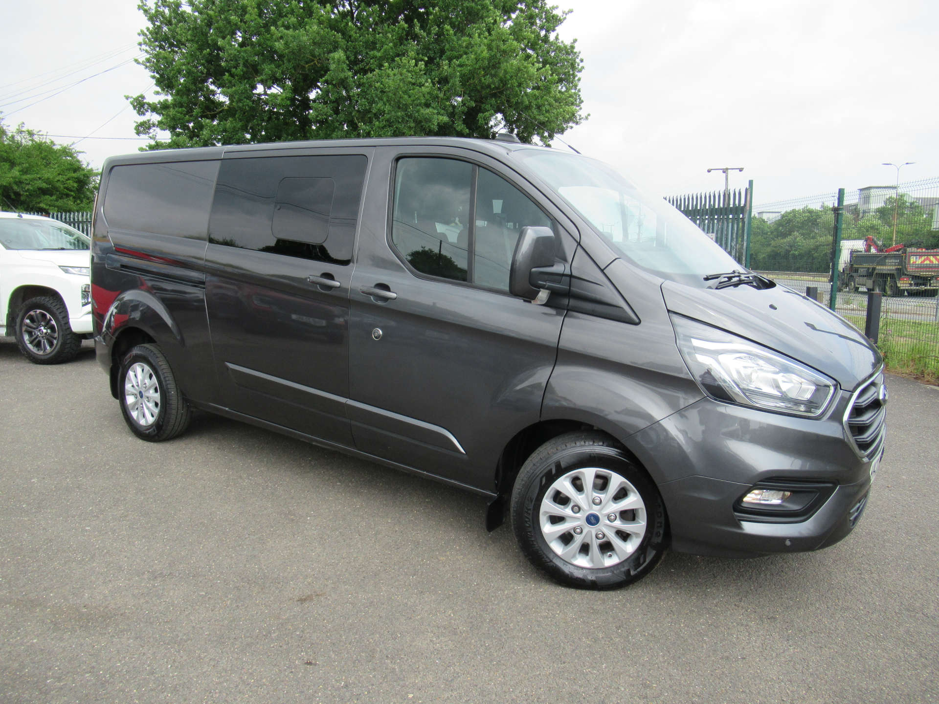 FORD CUSTOM CAB Ford Transit Custom 2.0 320 EcoBlue Limited Crew Van Double Cab 5dr Diesel Manual L2 H1 Euro 6 (s/s) (6 Seat) (130 ps) #30