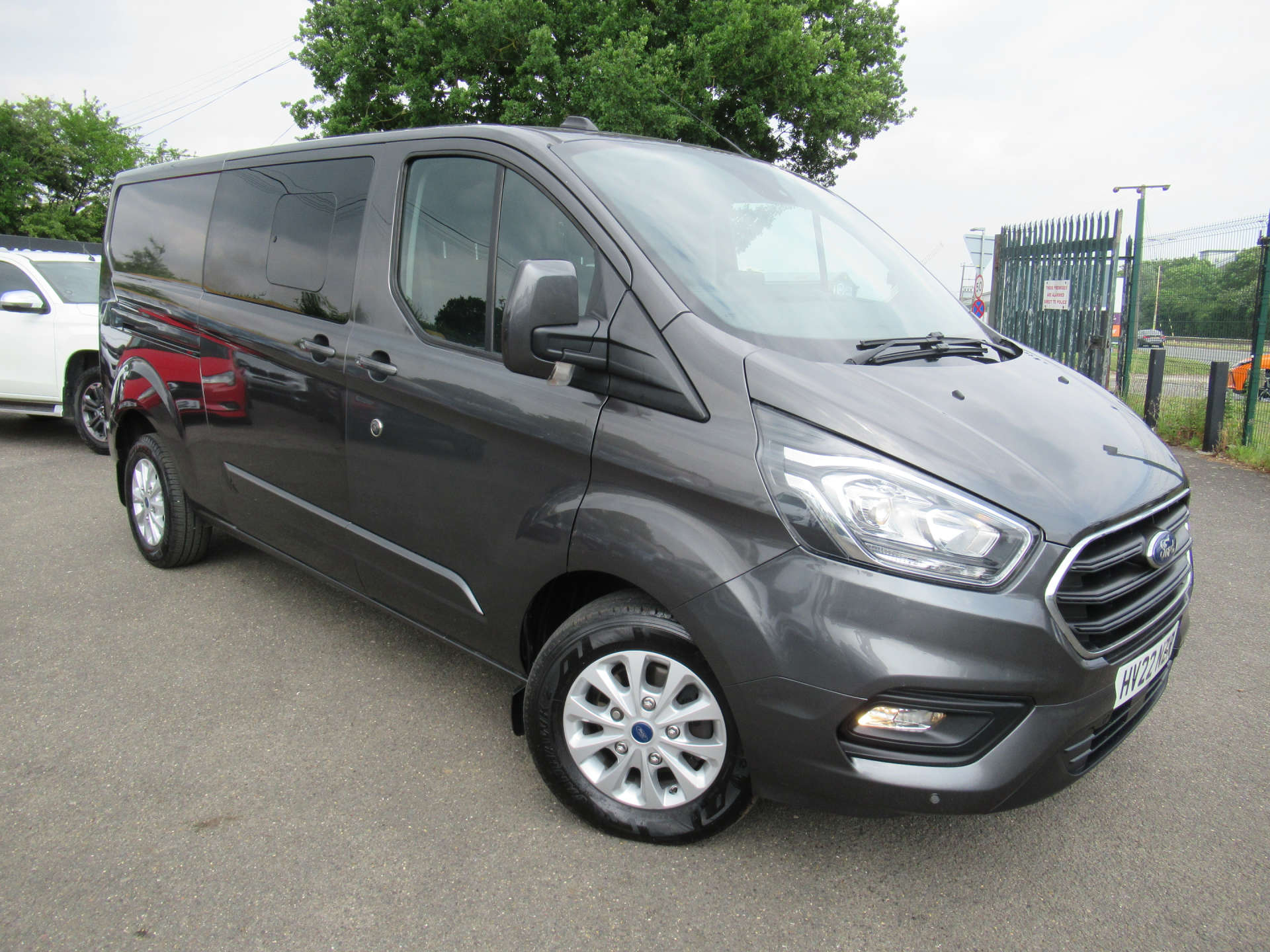 FORD CUSTOM CAB Ford Transit Custom 2.0 320 EcoBlue Limited Crew Van Double Cab 5dr Diesel Manual L2 H1 Euro 6 (s/s) (6 Seat) (130 ps) #31