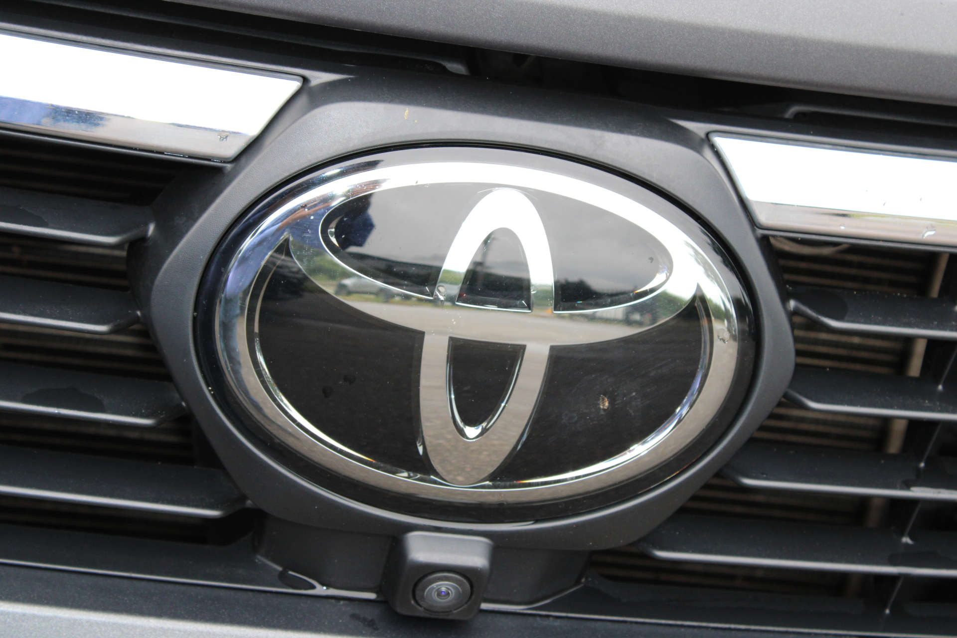 TOYOTA HILUX 2.8 HI-Luxury Invincible X D-4D 4WD Double Cab Auto 4WD 5dr #66