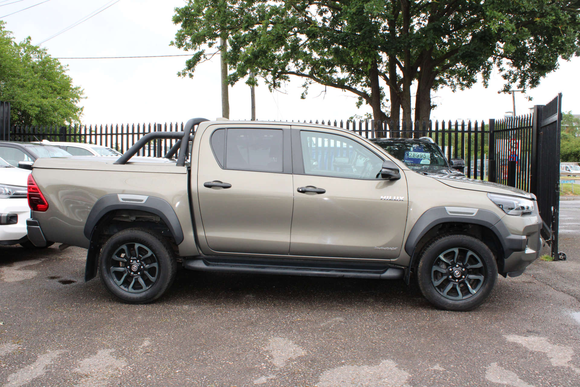 TOYOTA HILUX 2.8 HI-Luxury Invincible X D-4D 4WD Double Cab Auto 4WD 5dr #69