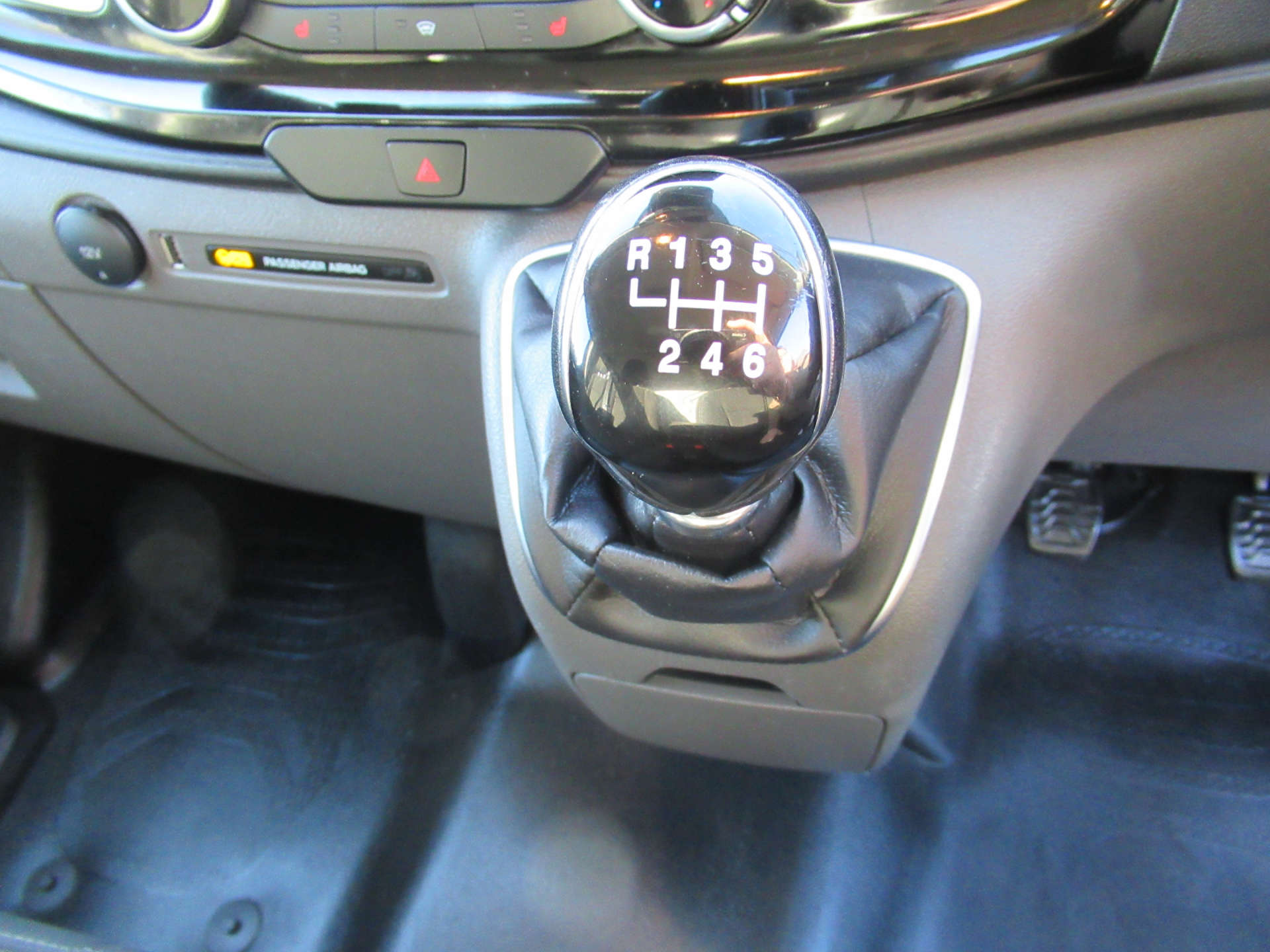 FORD TRANSIT CUSTOM 2.0 Transit Custom 300 Limited EcoBlue 5dr #18