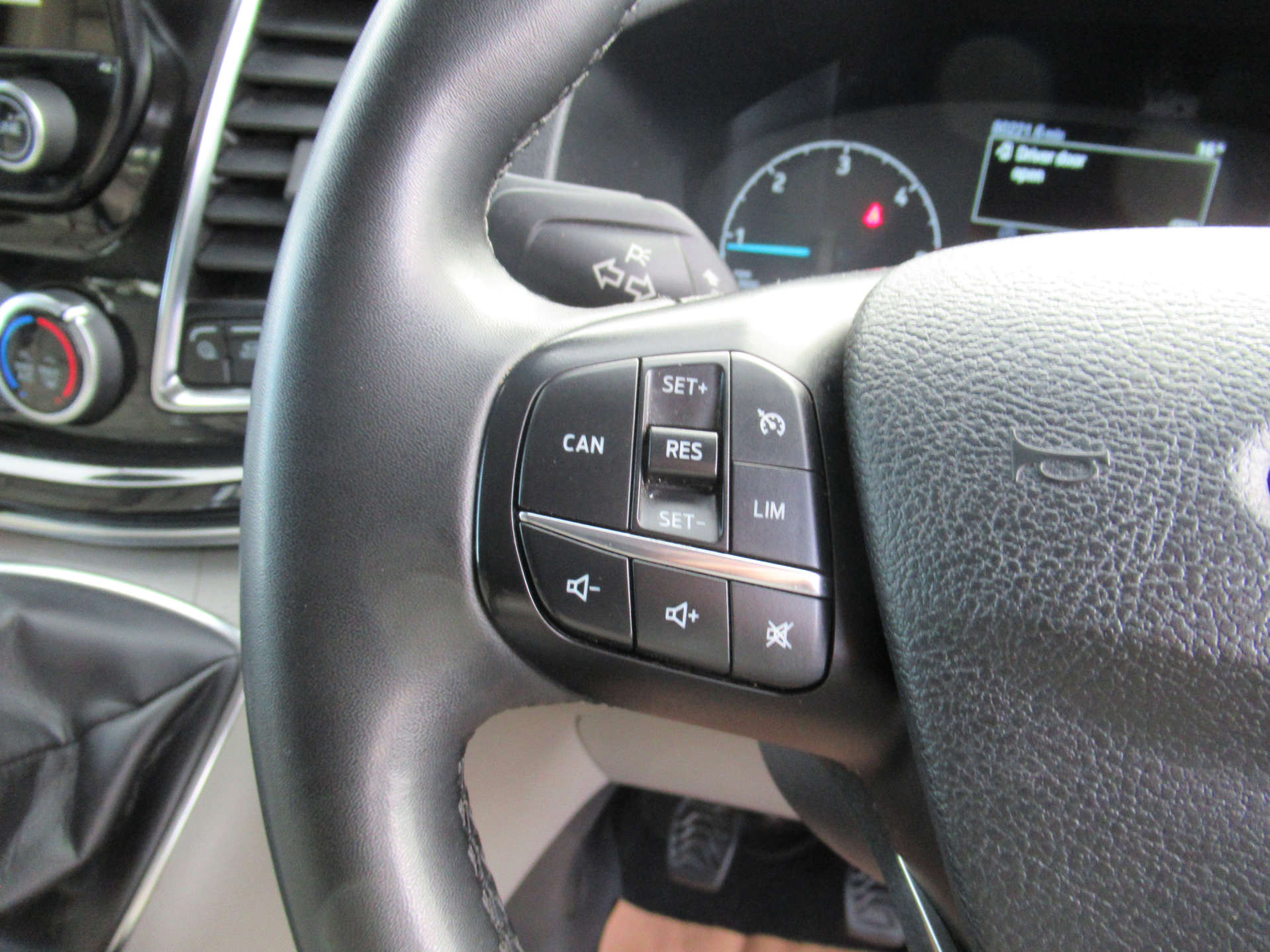 FORD TOURNEO CUSTOM 2.0 Tourneo Custom 320 Titanium EcoBlue 4dr #28