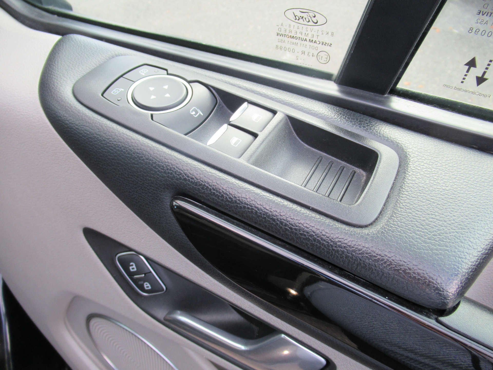 FORD TOURNEO CUSTOM 2.0 Tourneo Custom 320 Titanium EcoBlue 4dr #31