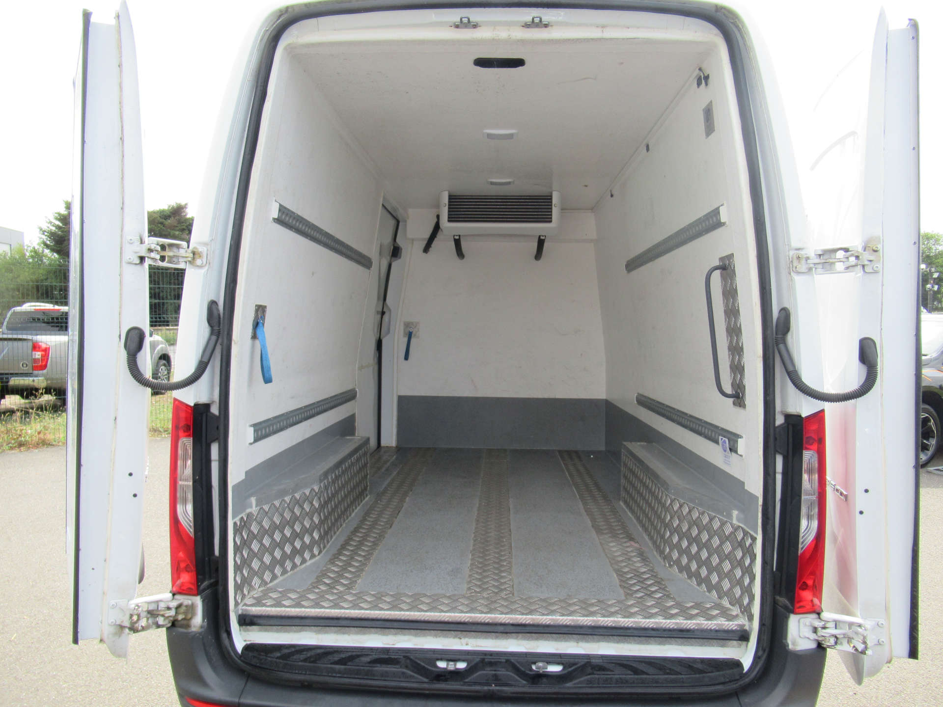 MERCEDES-BENZ sprinter 315 mwb fridge freezer with overnight standby #10