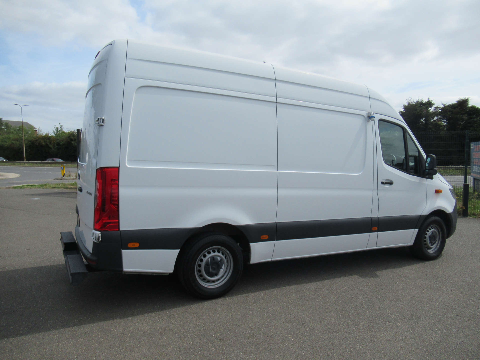 MERCEDES-BENZ sprinter 315 mwb fridge freezer with overnight standby #16
