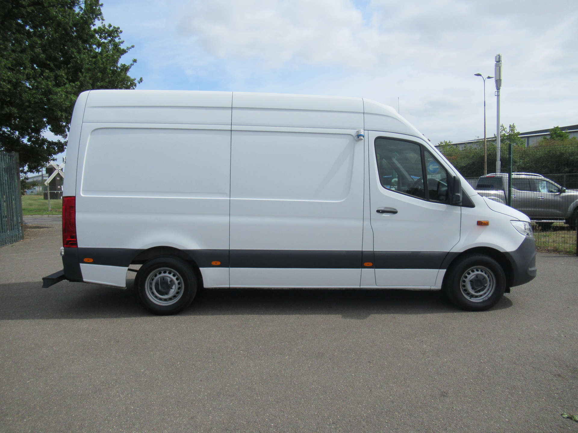 MERCEDES-BENZ sprinter 315 mwb fridge freezer with overnight standby #17